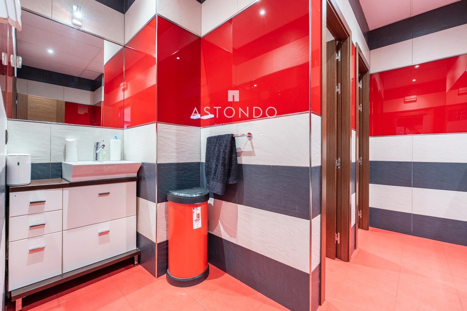 Commercial premises for rent, over 400 m2, with 3 bathrooms, offices, kitchen - Foto 19