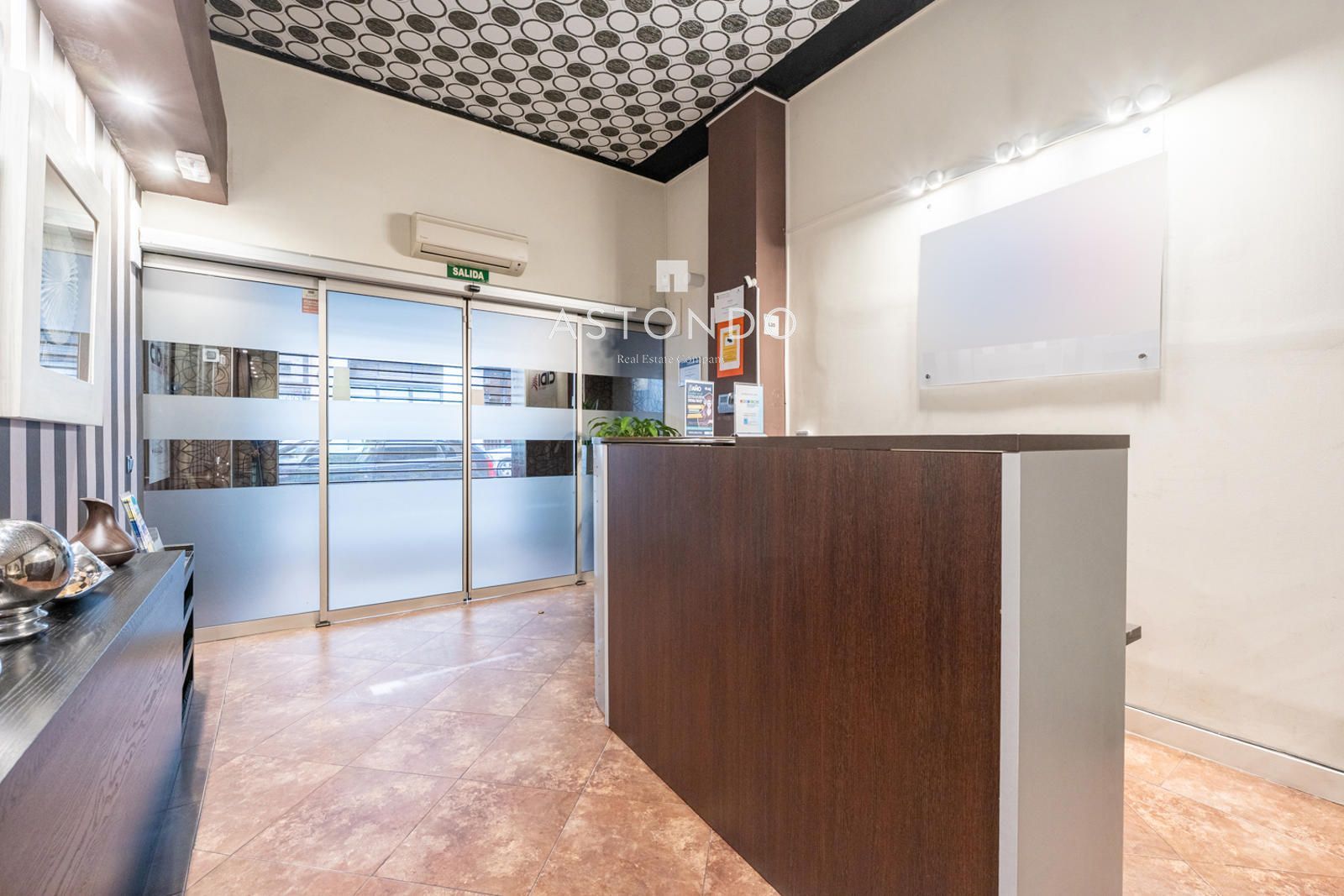 Commercial premises for rent, over 400 m2, with 3 bathrooms, offices, kitchen - Foto 2