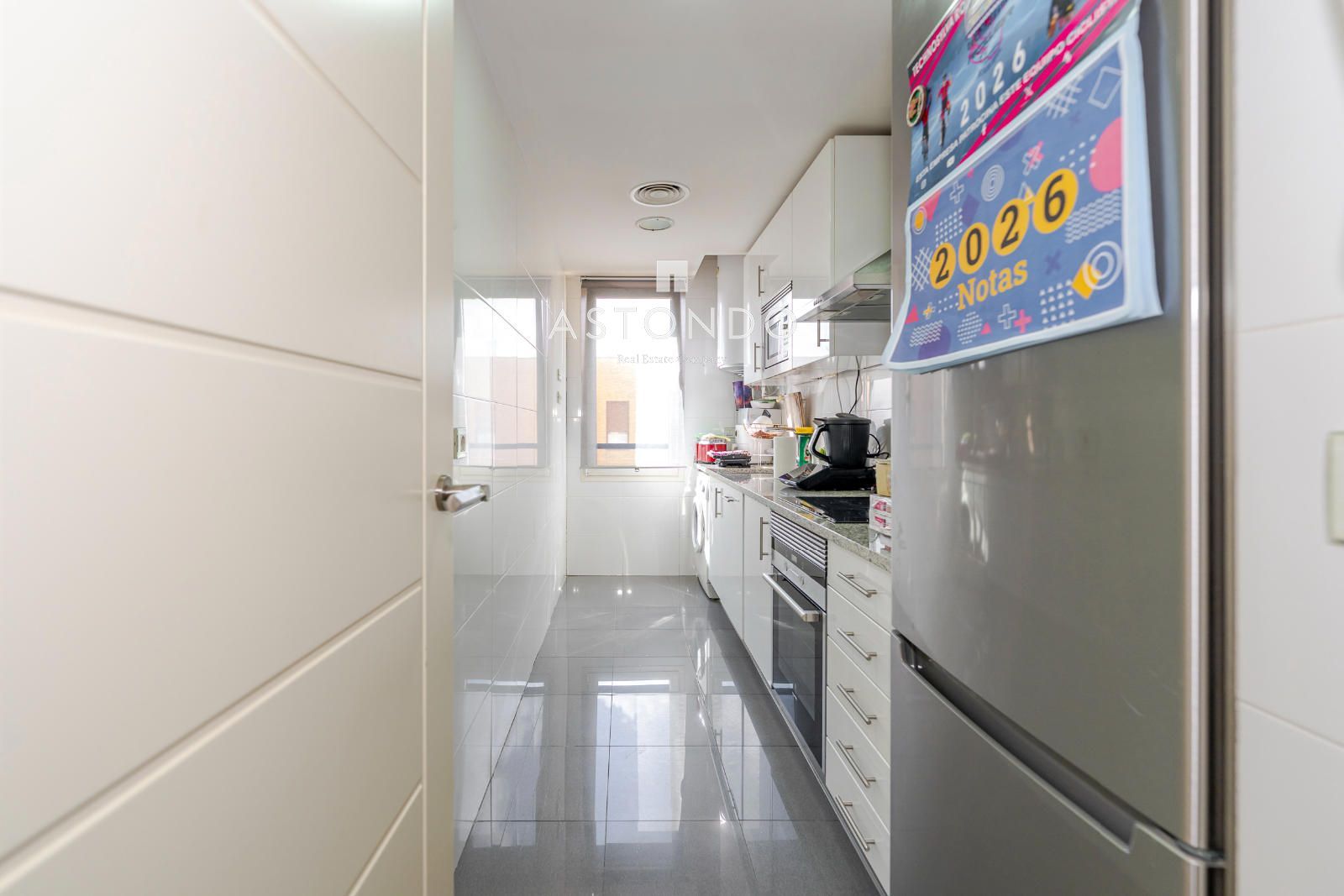 A 1-bedroom, 1-bathroom apartment is for rent in Alcobendas, featuring a garage, storage room, swimming pool, gym, sauna, and Jacuzzi. - Foto 4