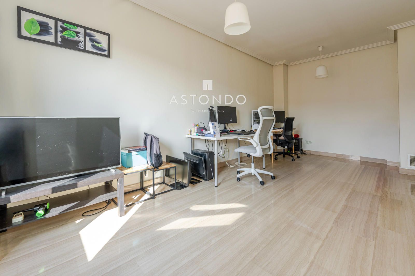 A 1-bedroom, 1-bathroom apartment is for rent in Alcobendas, featuring a garage, storage room, swimming pool, gym, sauna, and Jacuzzi. - Foto 16