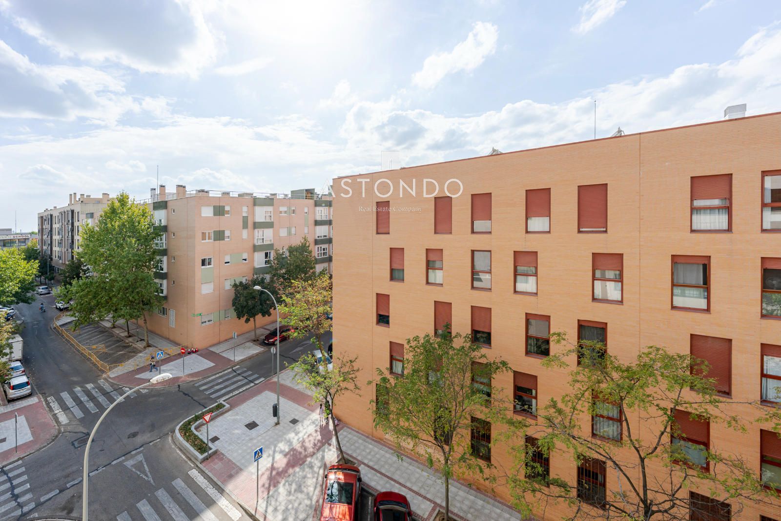 A 1-bedroom, 1-bathroom apartment is for rent in Alcobendas, featuring a garage, storage room, swimming pool, gym, sauna, and Jacuzzi. - Foto 18