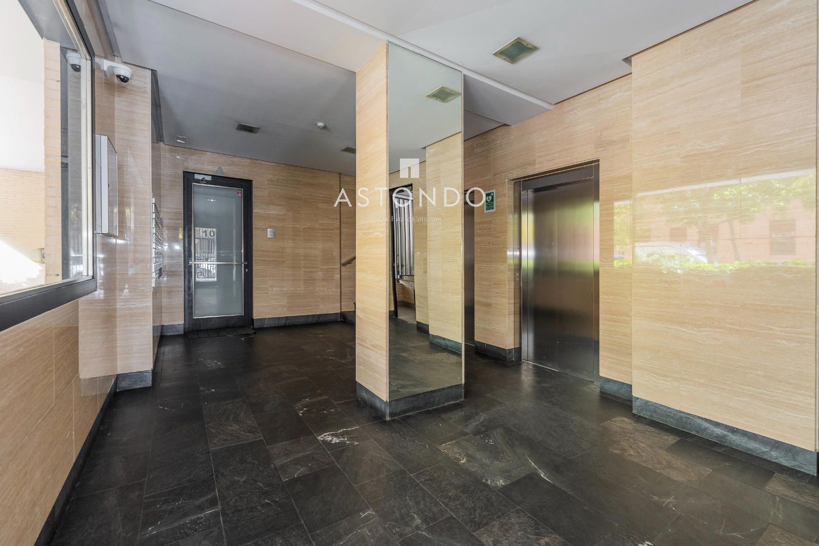 A 1-bedroom, 1-bathroom apartment is for rent in Alcobendas, featuring a garage, storage room, swimming pool, gym, sauna, and Jacuzzi. - Foto 20