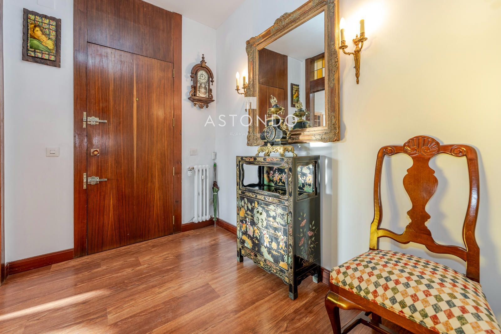 En Guindalera se vende piso con 4 habitaciones y 3 baños, con garaje y terraza - Foto 3