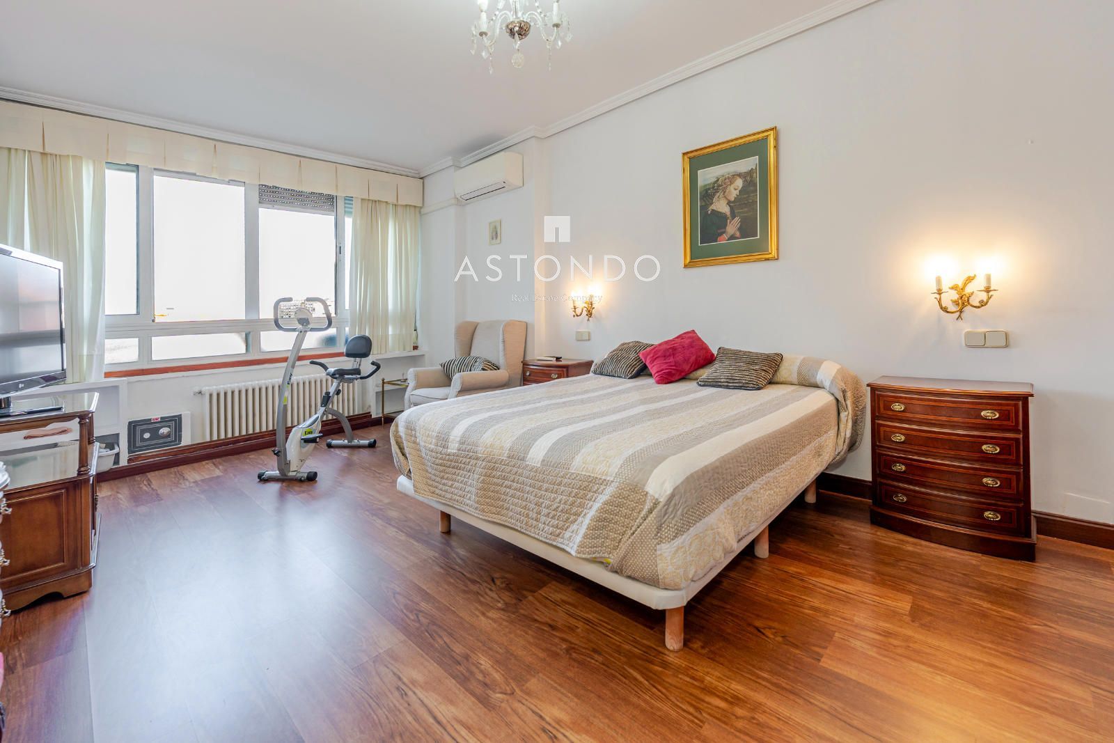 En Guindalera se vende piso con 4 habitaciones y 3 baños, con garaje y terraza - Foto 12