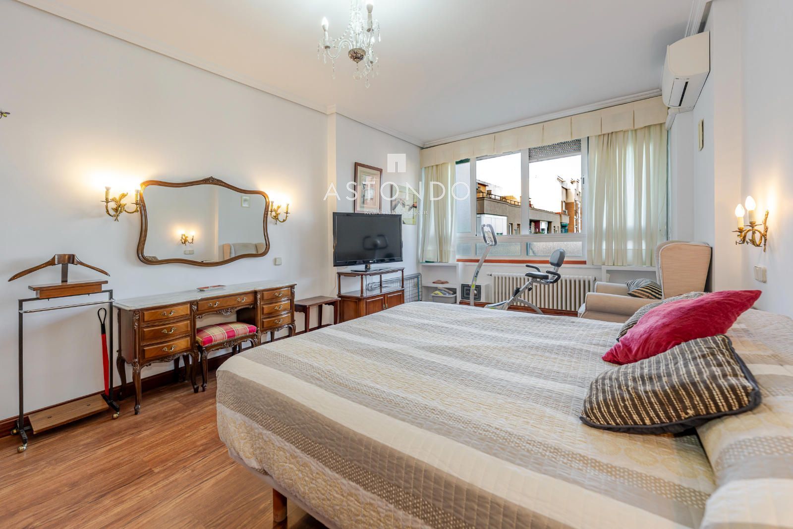 En Guindalera se vende piso con 4 habitaciones y 3 baños, con garaje y terraza - Foto 13