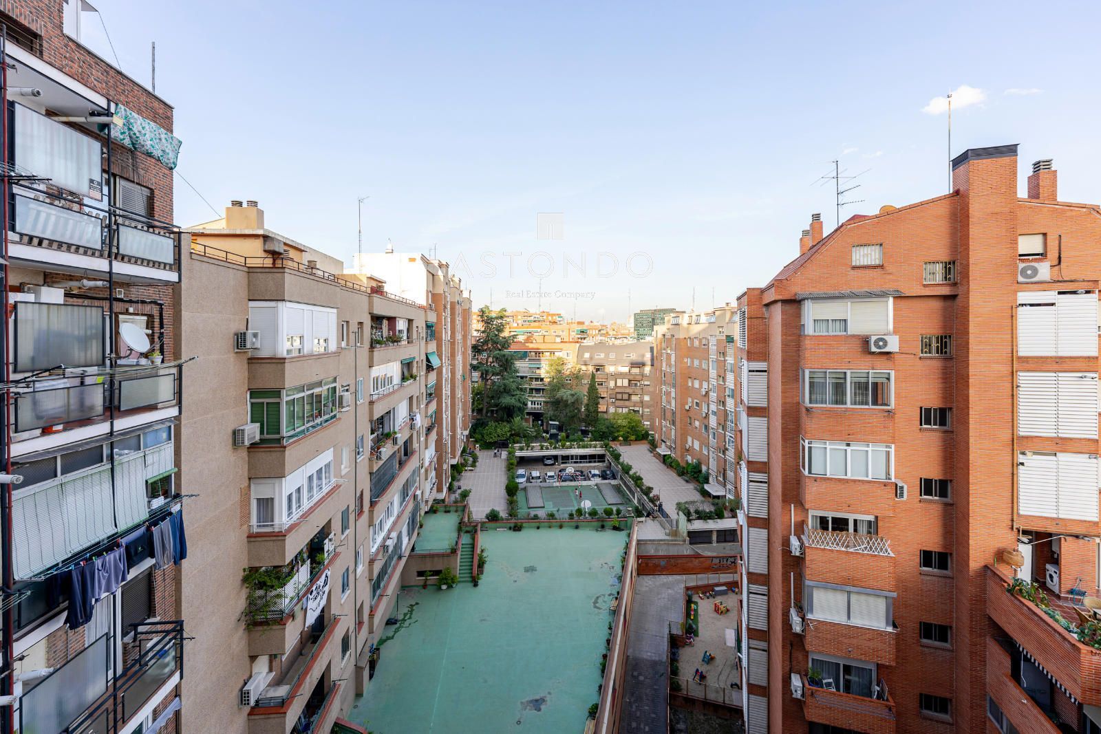 En Guindalera se vende piso con 4 habitaciones y 3 baños, con garaje y terraza - Foto 16