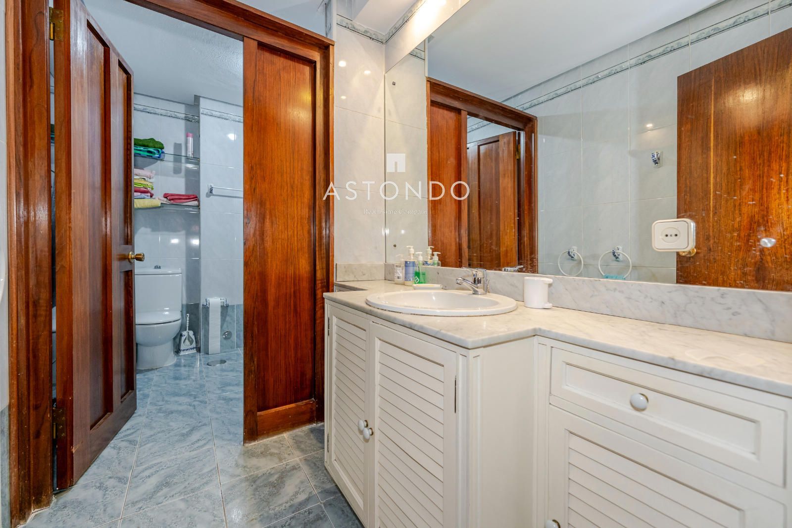 En Guindalera se vende piso con 4 habitaciones y 3 baños, con garaje y terraza - Foto 18