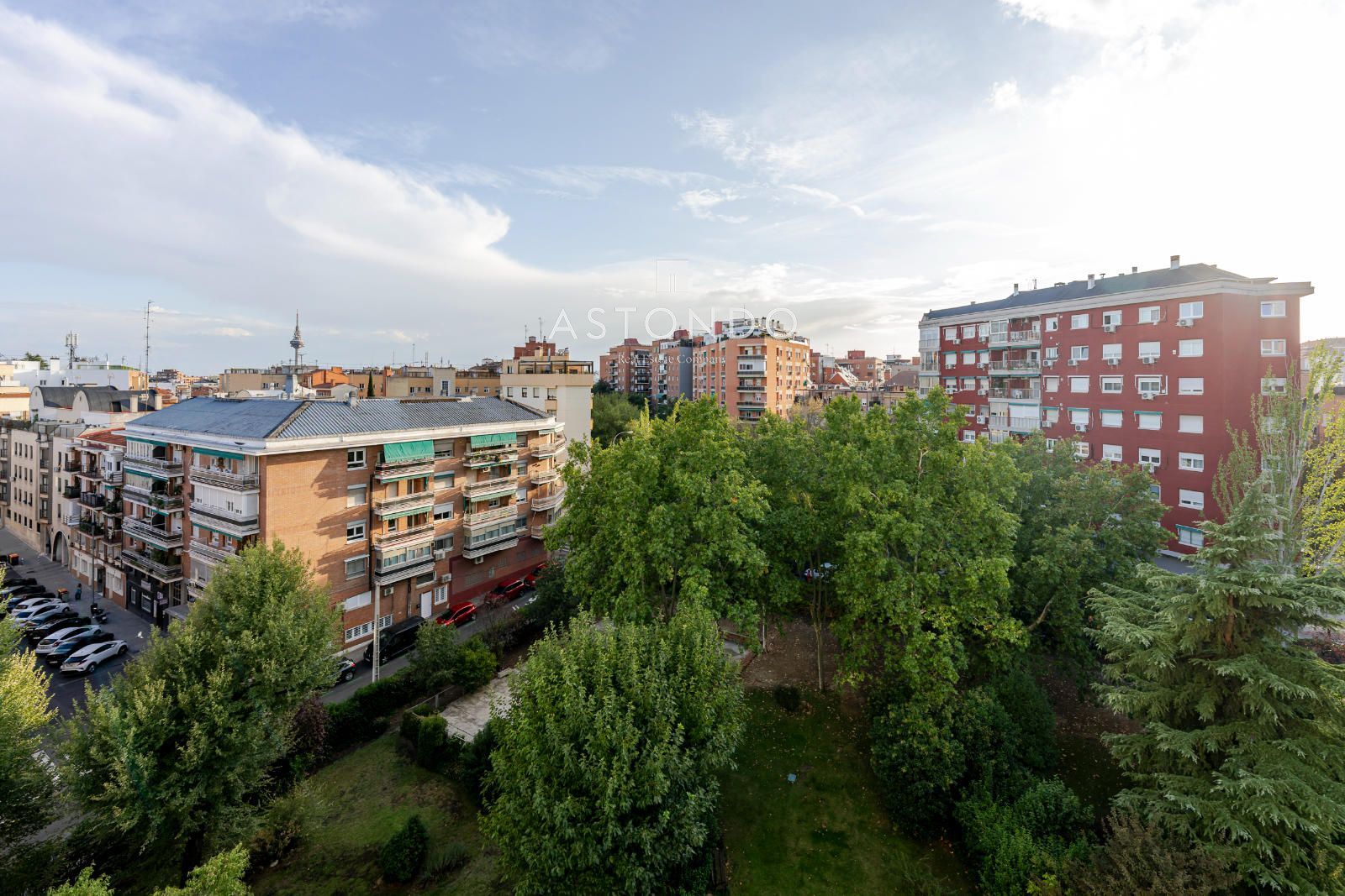 En Guindalera se vende piso con 4 habitaciones y 3 baños, con garaje y terraza - Foto 33