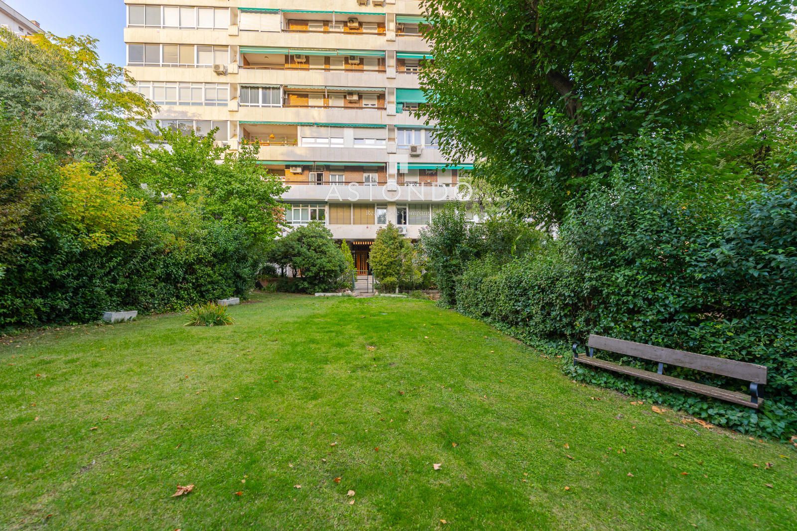 En Guindalera se vende piso con 4 habitaciones y 3 baños, con garaje y terraza - Foto 40