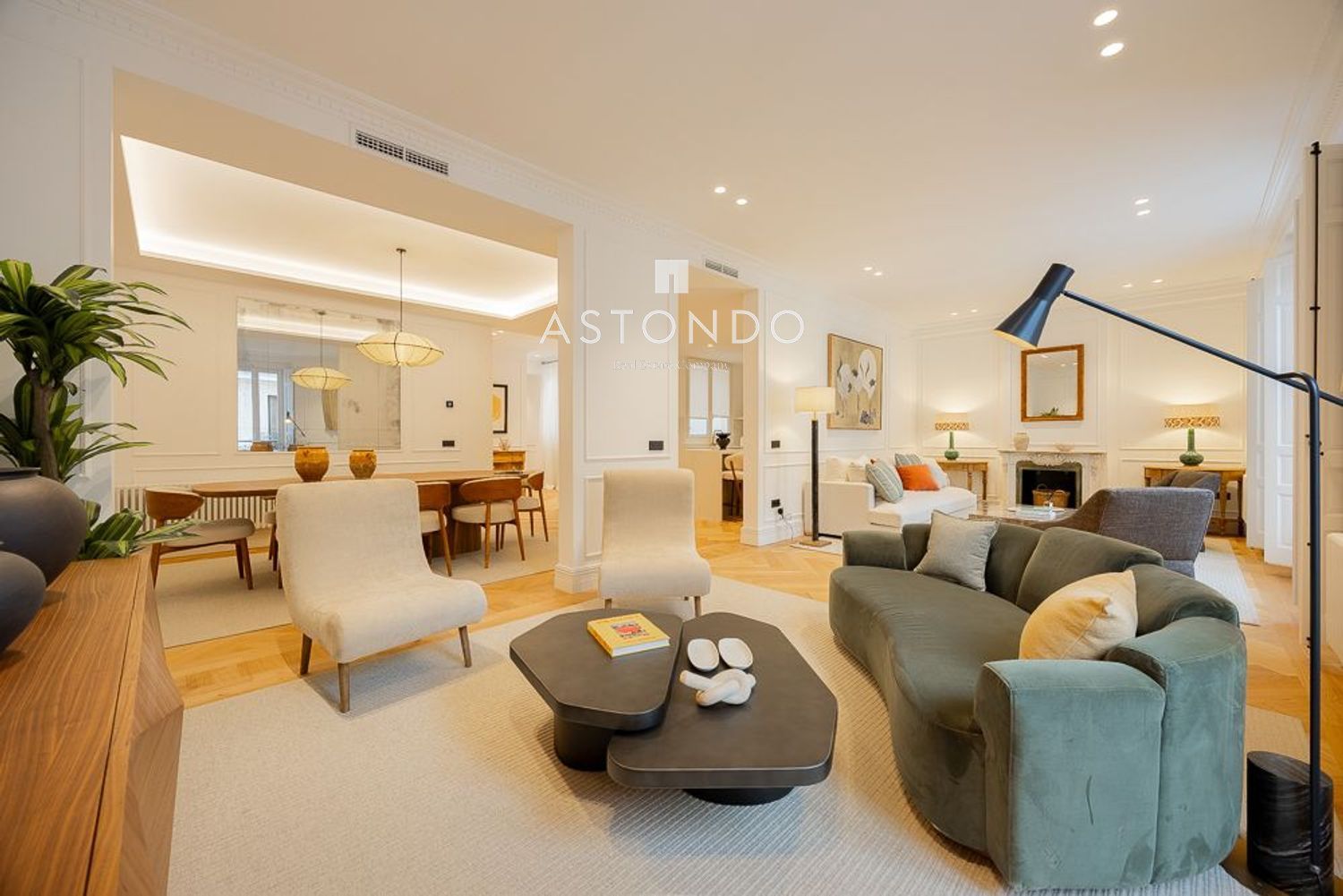 Renovated 3-bedroom, 4-bathroom apartment for sale in Chamberí. - Foto 2