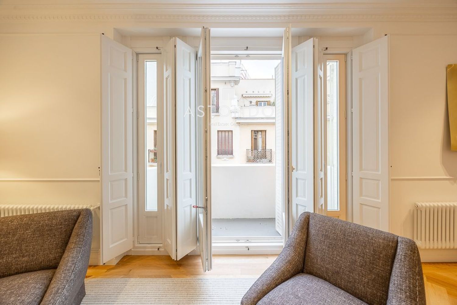Renovated 3-bedroom, 4-bathroom apartment for sale in Chamberí. - Foto 8