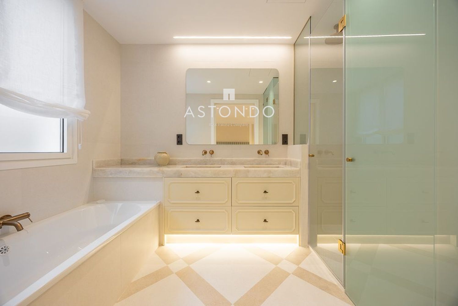 Renovated 3-bedroom, 4-bathroom apartment for sale in Chamberí. - Foto 17