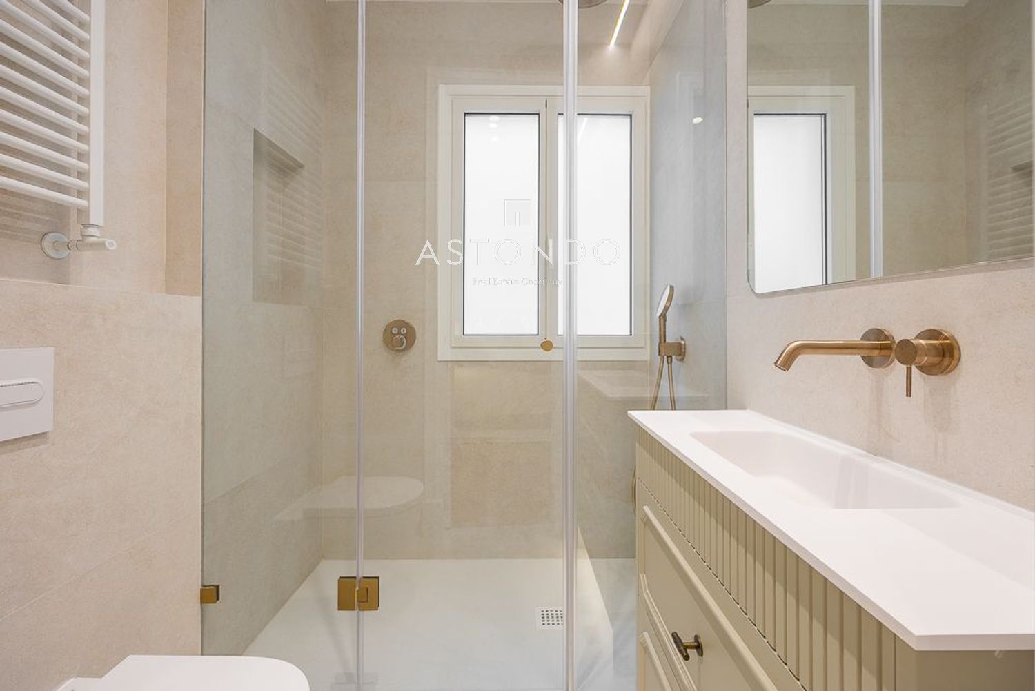Renovated 3-bedroom, 4-bathroom apartment for sale in Chamberí. - Foto 22