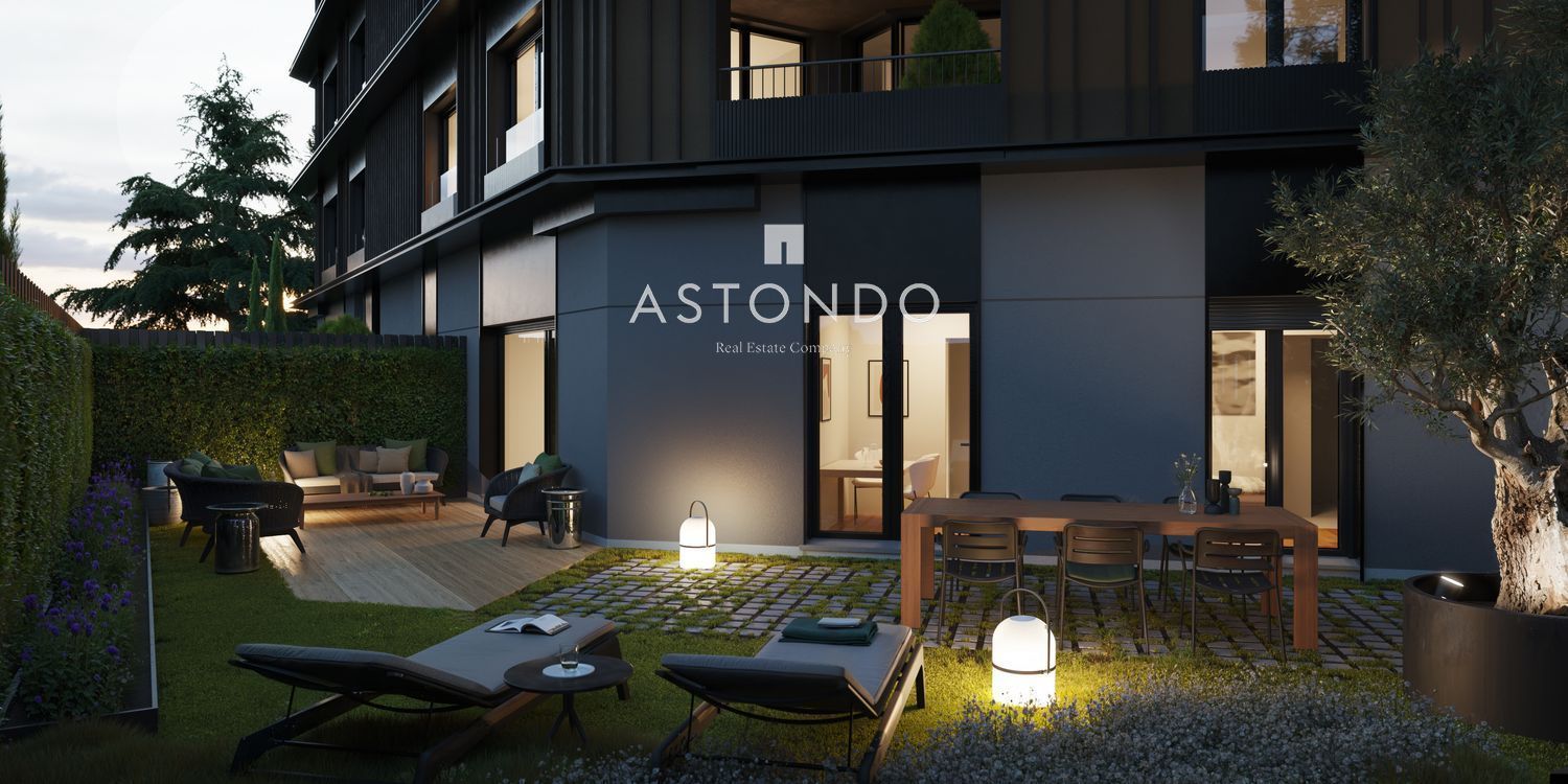 A 3-bedroom, 2-bathroom apartment is for sale in Arturo Soria, featuring a terrace, swimming pool, storage room, and garage. - Foto 15