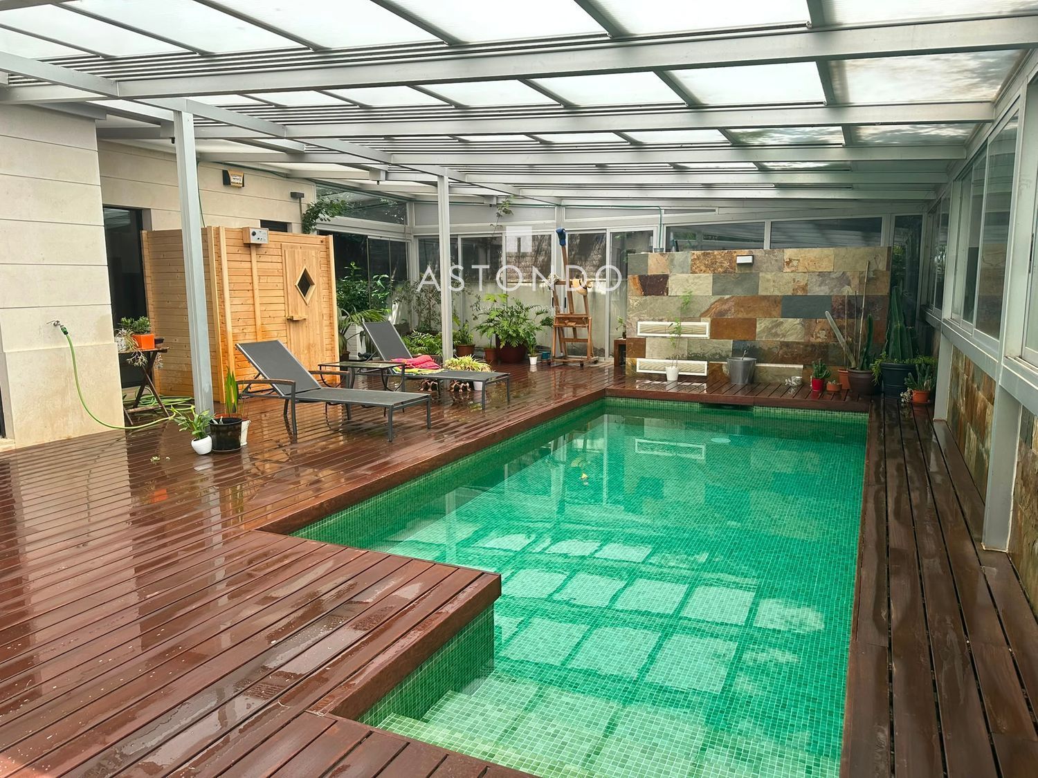 En Boadilla se vende chalet de 4 habitaciones y 4 baños. Garaje y piscina - Foto 2