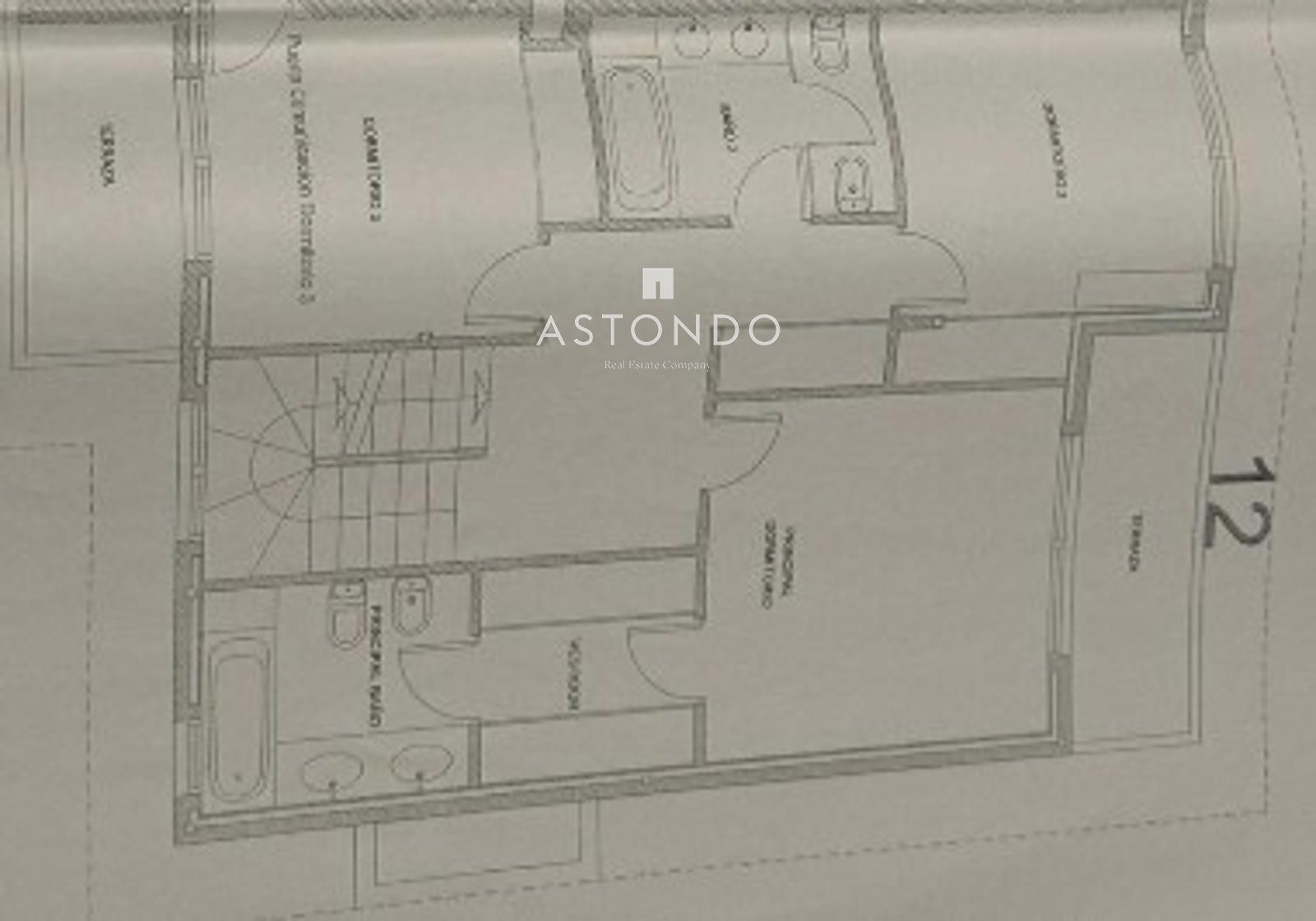 Plano - En Boadilla se vende chalet de 4 habitaciones y 4 baños. Garaje y piscina