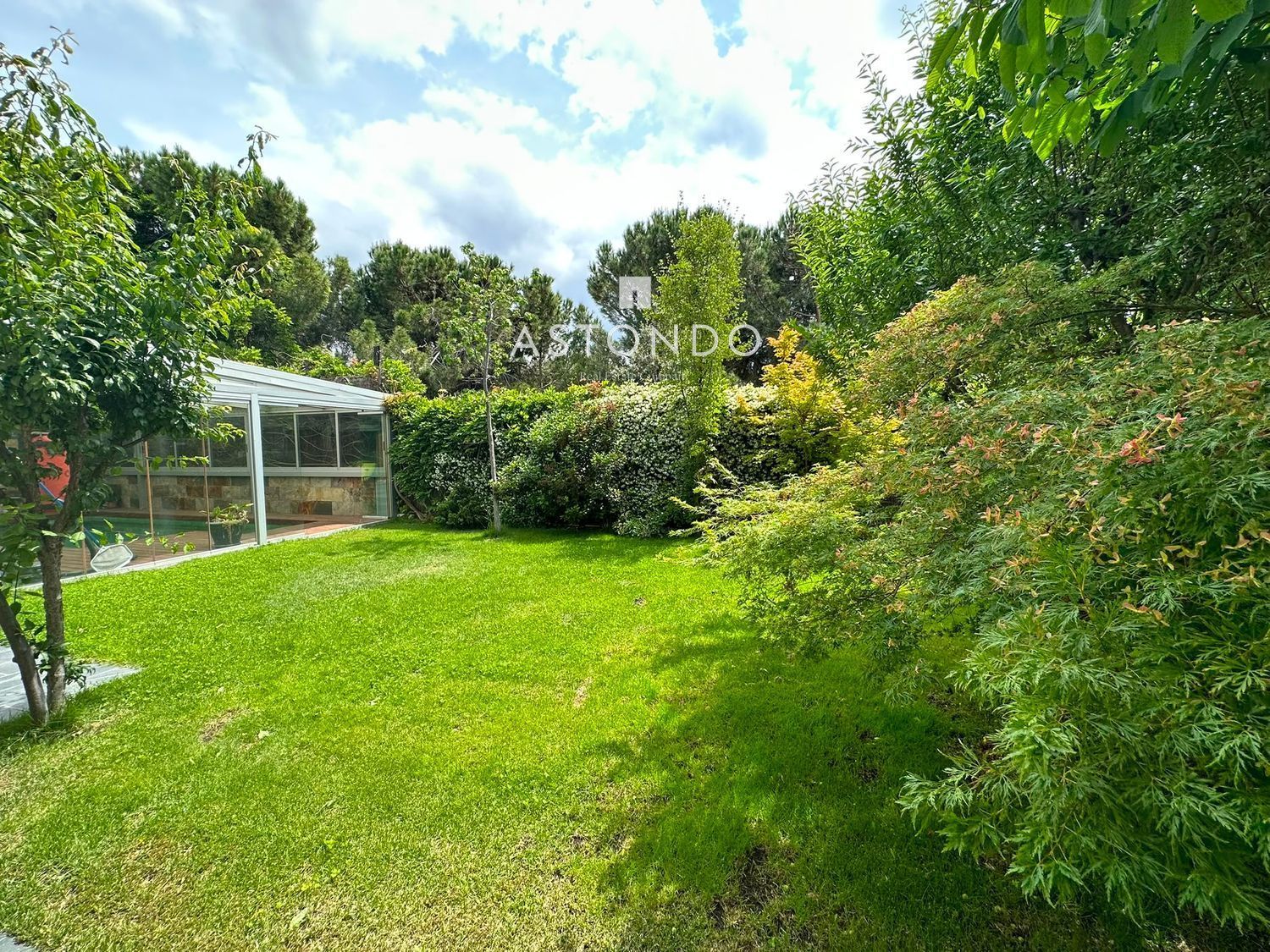 En Boadilla del Monte, se vende chalet adosado con 5 habitaciones y 5 baños - Foto 3