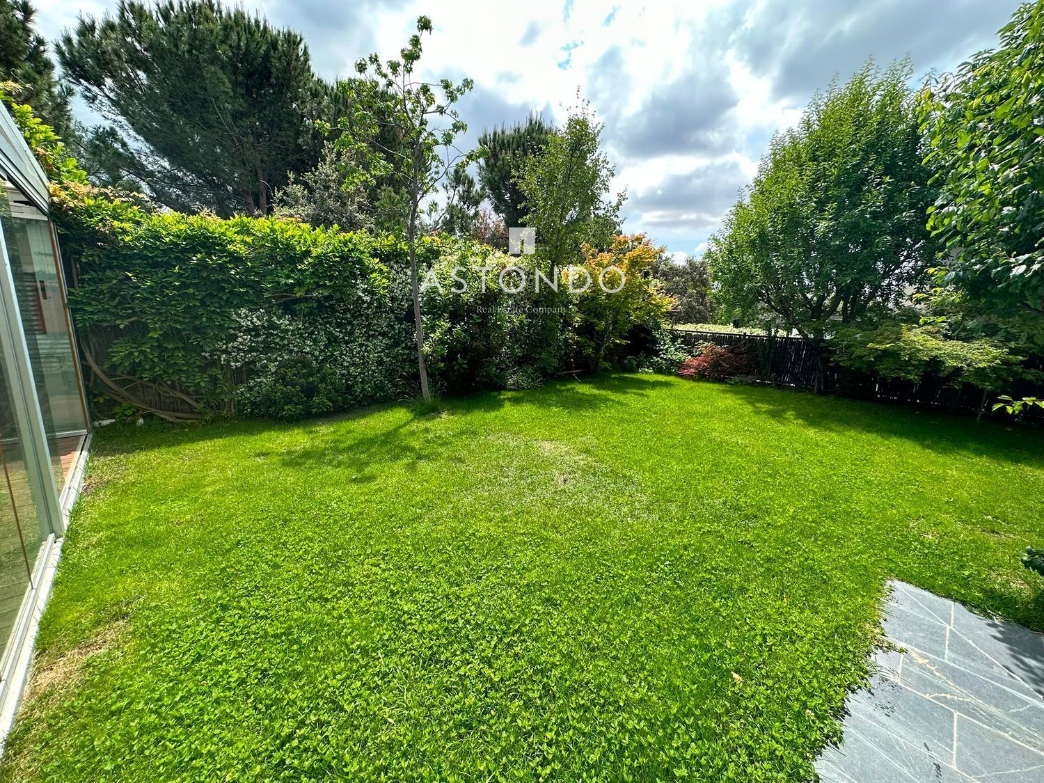 En Boadilla del Monte, se vende chalet adosado con 5 habitaciones y 5 baños - Foto 4