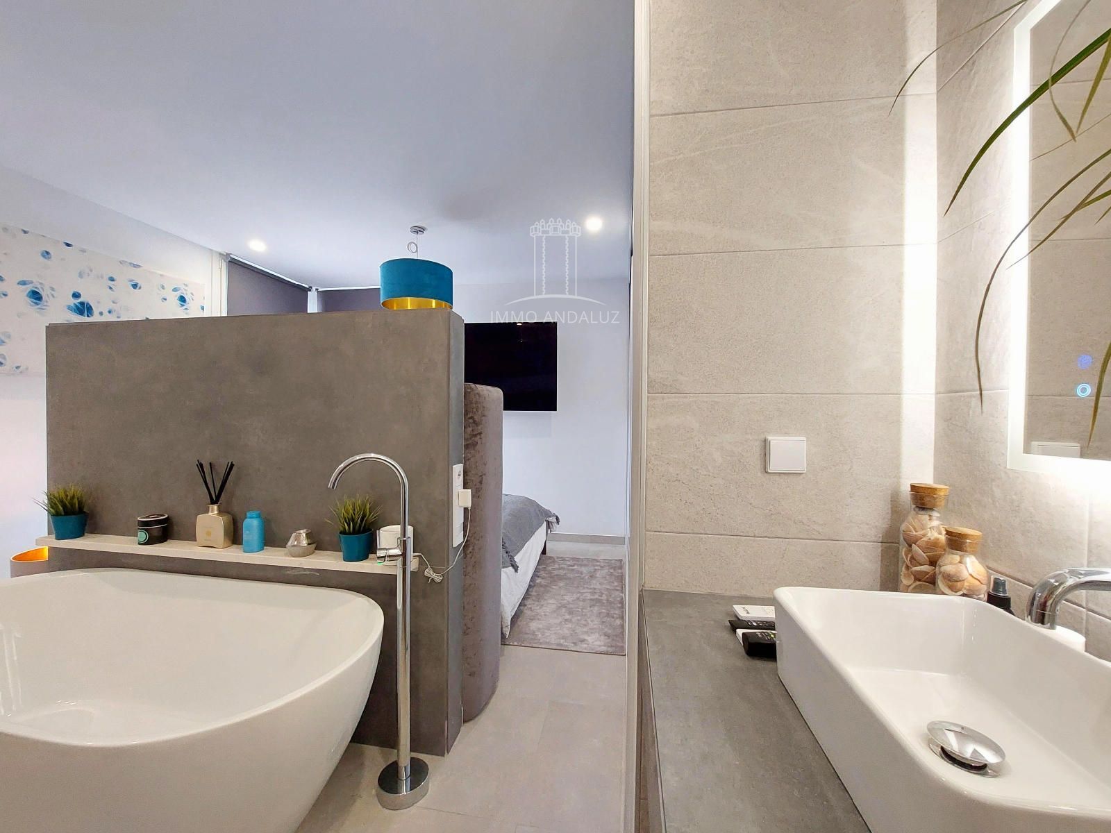 Lujosa y moderna villa de 3 dormitorios y 3 baños con piscina privada y jardines paisajísticos, situada en una popular urbanización de golf San Andres - Foto 11
