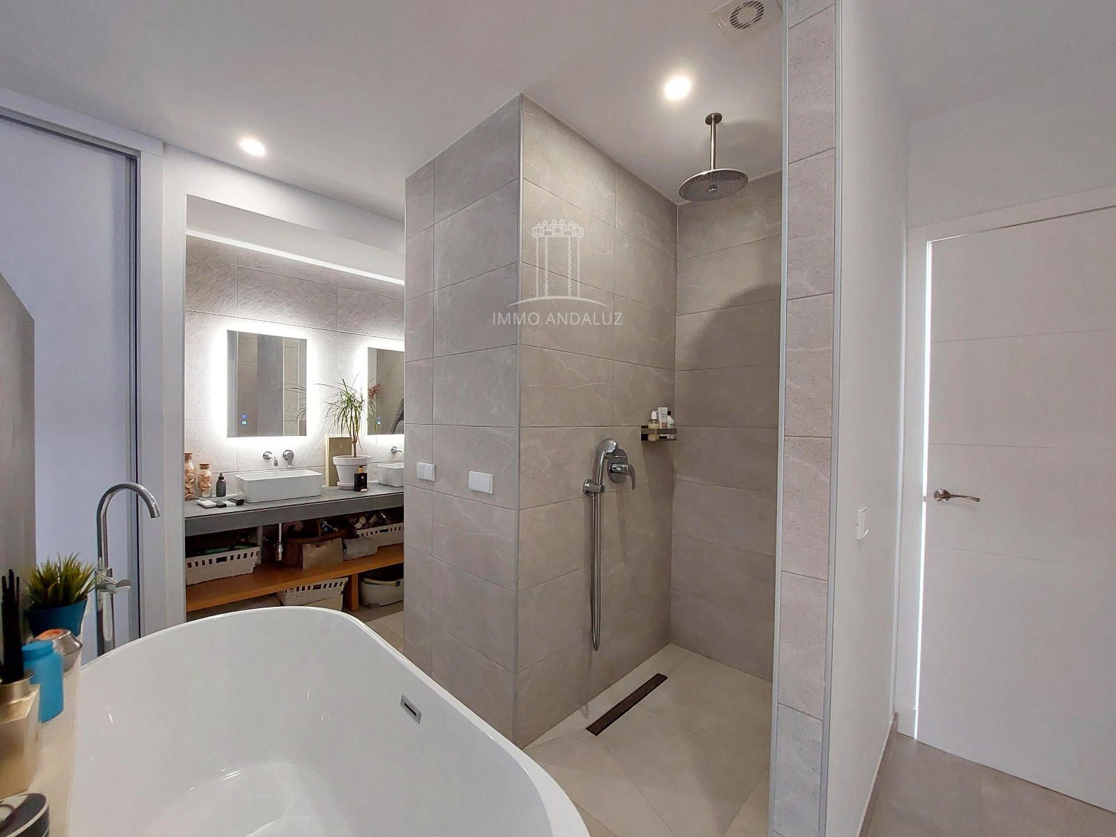 Lujosa y moderna villa de 3 dormitorios y 3 baños con piscina privada y jardines paisajísticos, situada en una popular urbanización de golf San Andres - Foto 15
