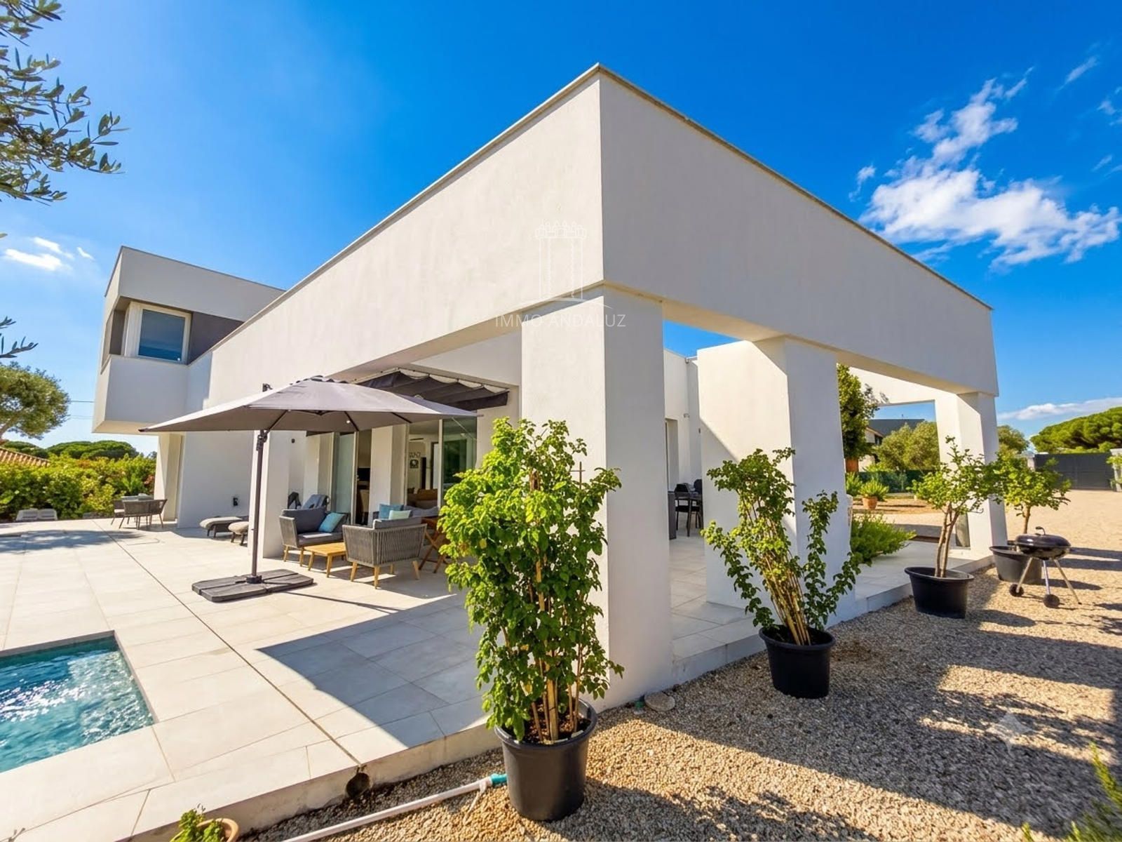Lujosa y moderna villa de 3 dormitorios y 3 baños con piscina privada y jardines paisajísticos, situada en una popular urbanización de golf San Andres - Foto 5