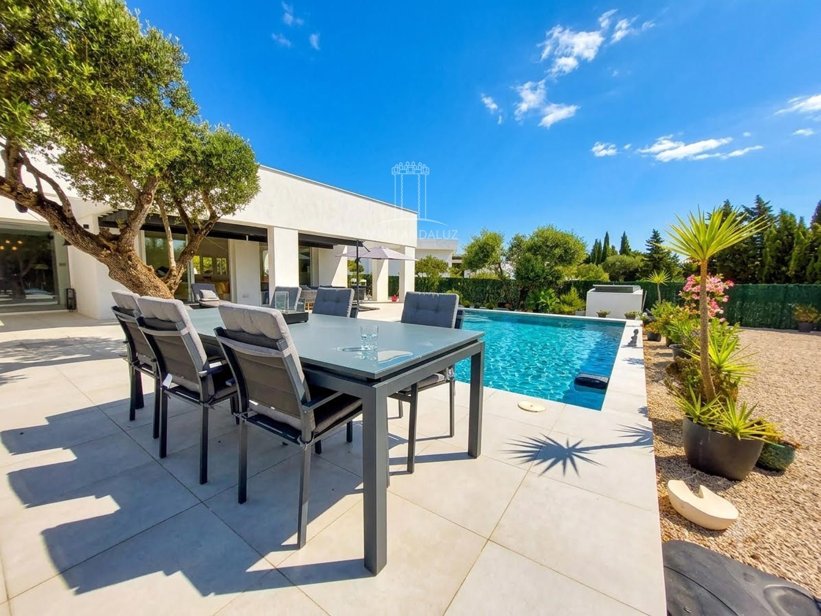 Lujosa y moderna villa de 3 dormitorios y 3 baños con piscina privada y jardines paisajísticos, situada en una popular urbanización de golf San Andres - Foto 6
