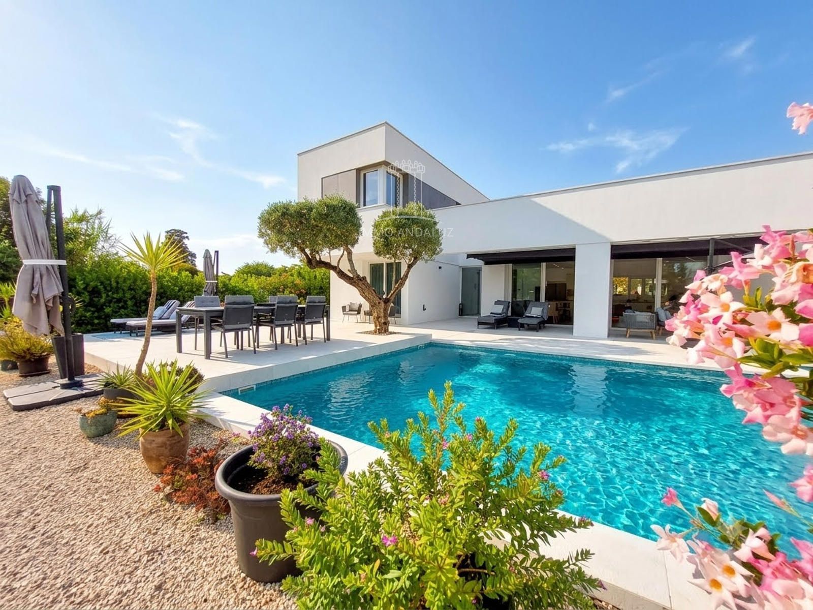 Lujosa y moderna villa de 3 dormitorios y 3 baños con piscina privada y jardines paisajísticos, situada en una popular urbanización de golf San Andres - Foto 4