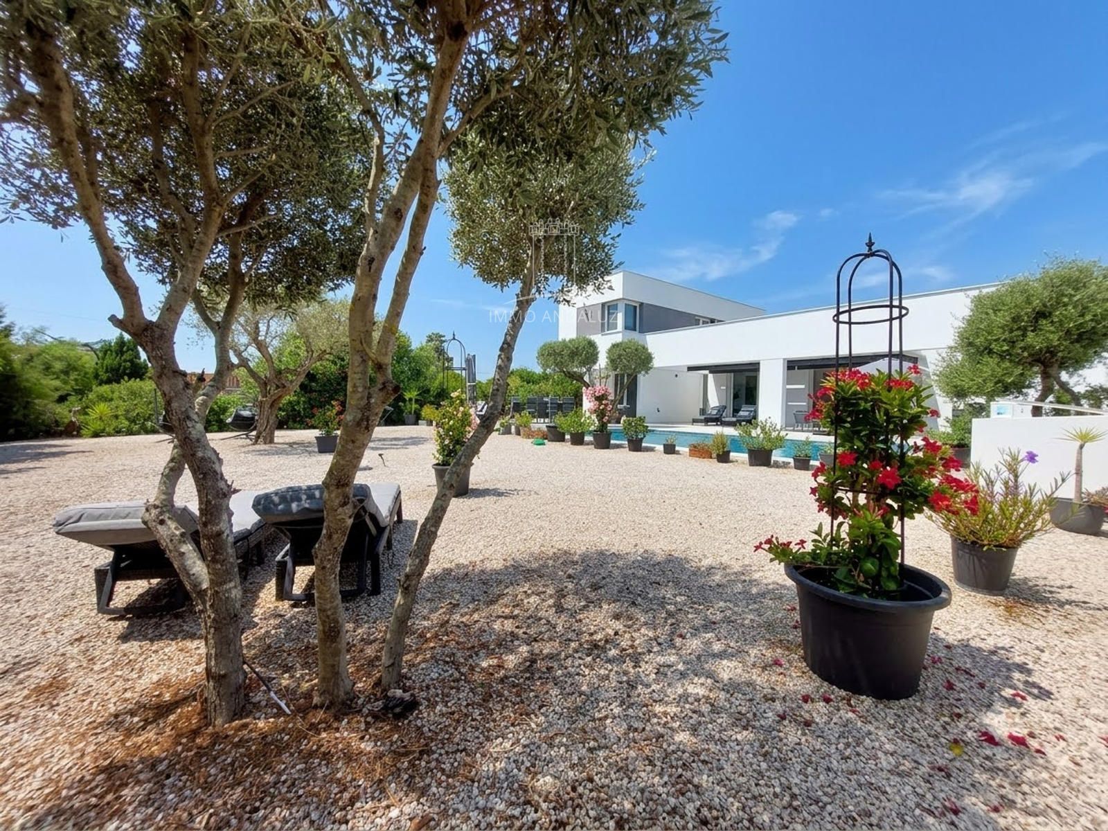 Lujosa y moderna villa de 3 dormitorios y 3 baños con piscina privada y jardines paisajísticos, situada en una popular urbanización de golf San Andres - Foto 36