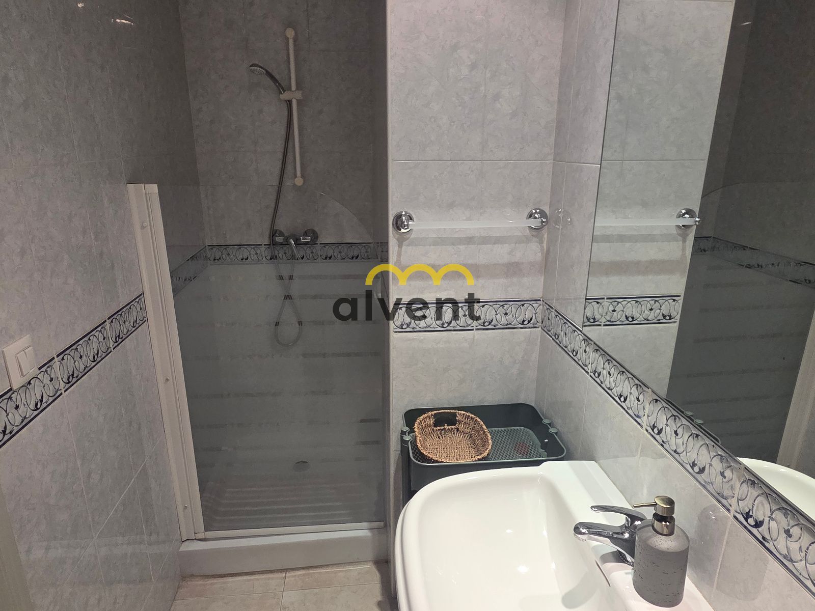 Apartamento con terraza, piscinas y parking doble a 150 m de la playa - Foto 14