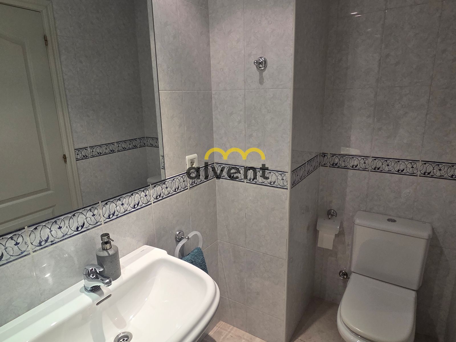 Apartamento con terraza, piscinas y parking doble a 150 m de la playa - Foto 15