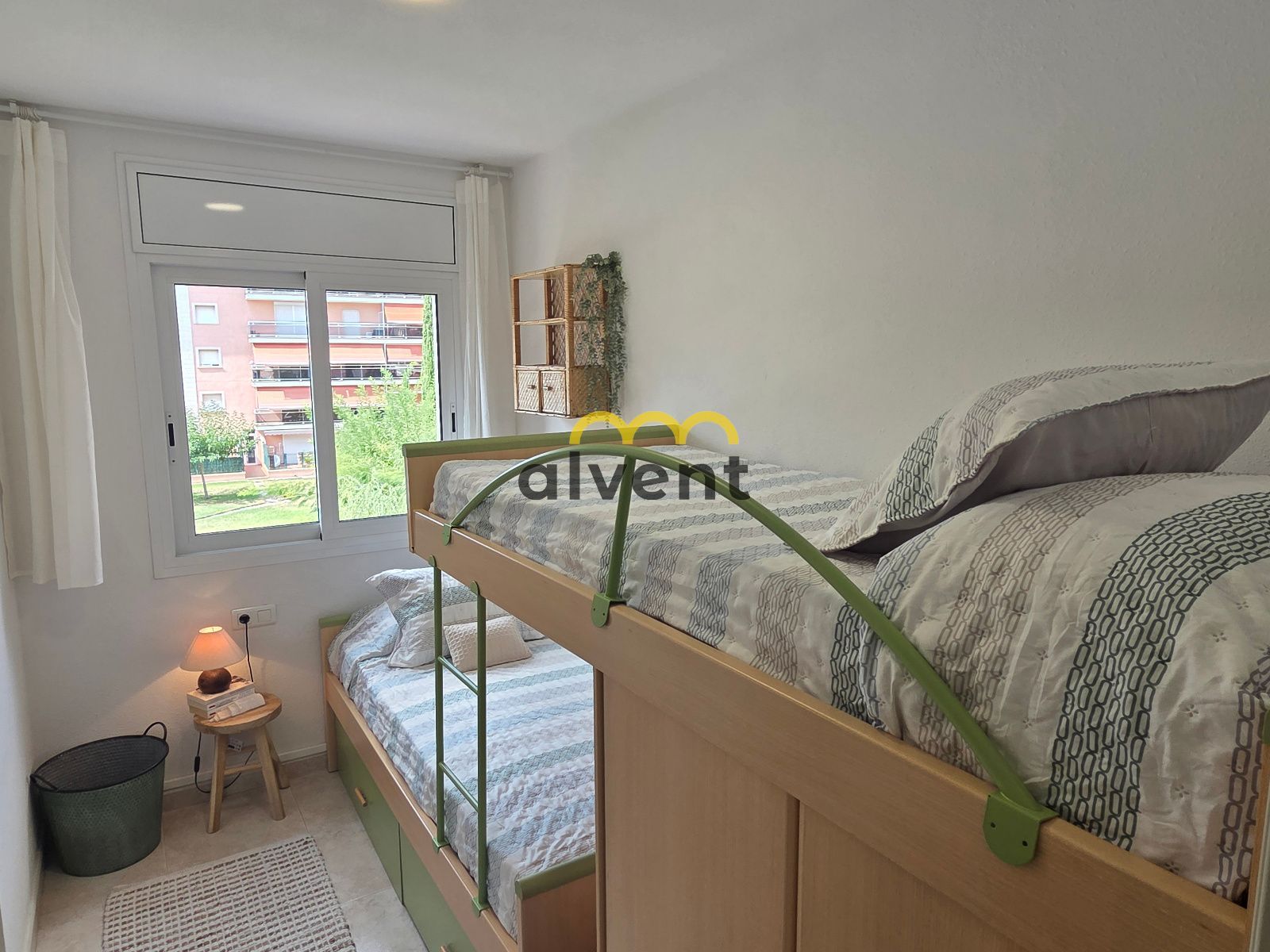 Apartamento con terraza, piscinas y parking doble a 150 m de la playa - Foto 16