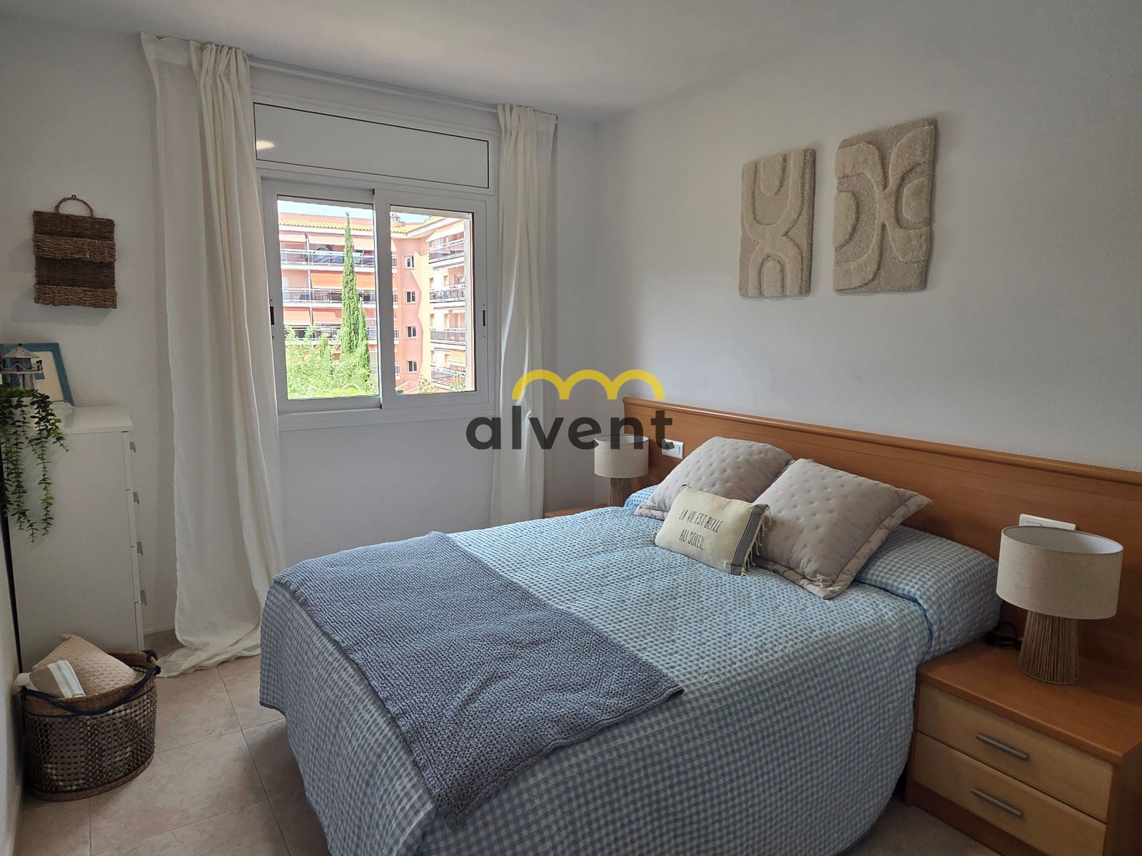 Apartamento con terraza, piscinas y parking doble a 150 m de la playa - Foto 17