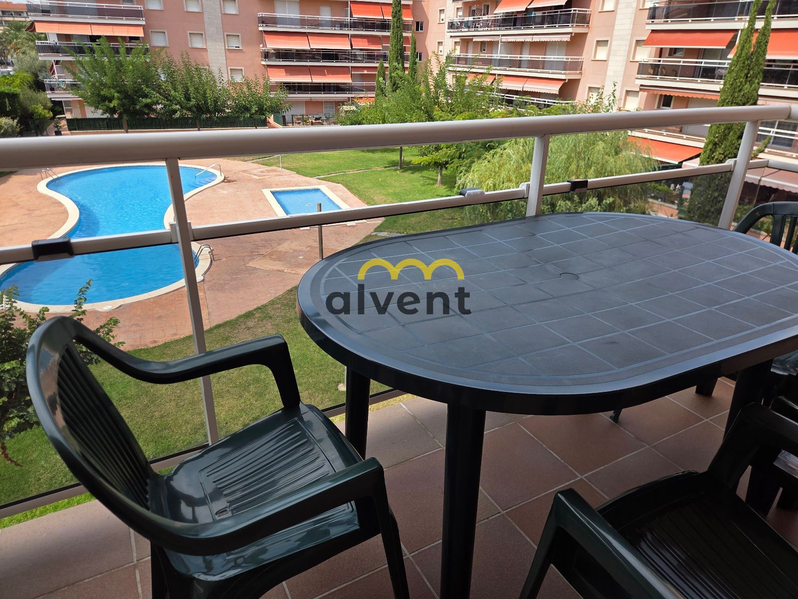 Apartamento con terraza, piscinas y parking doble a 150 m de la playa - Foto 22