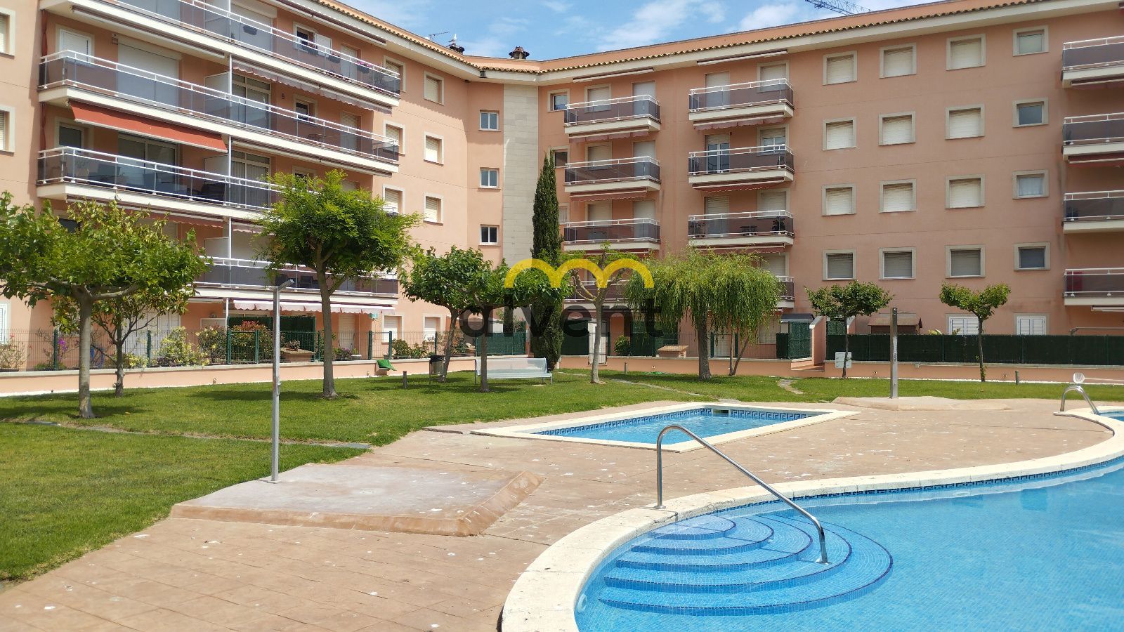 Apartamento con terraza, piscinas y parking doble a 150 m de la playa - Foto 28