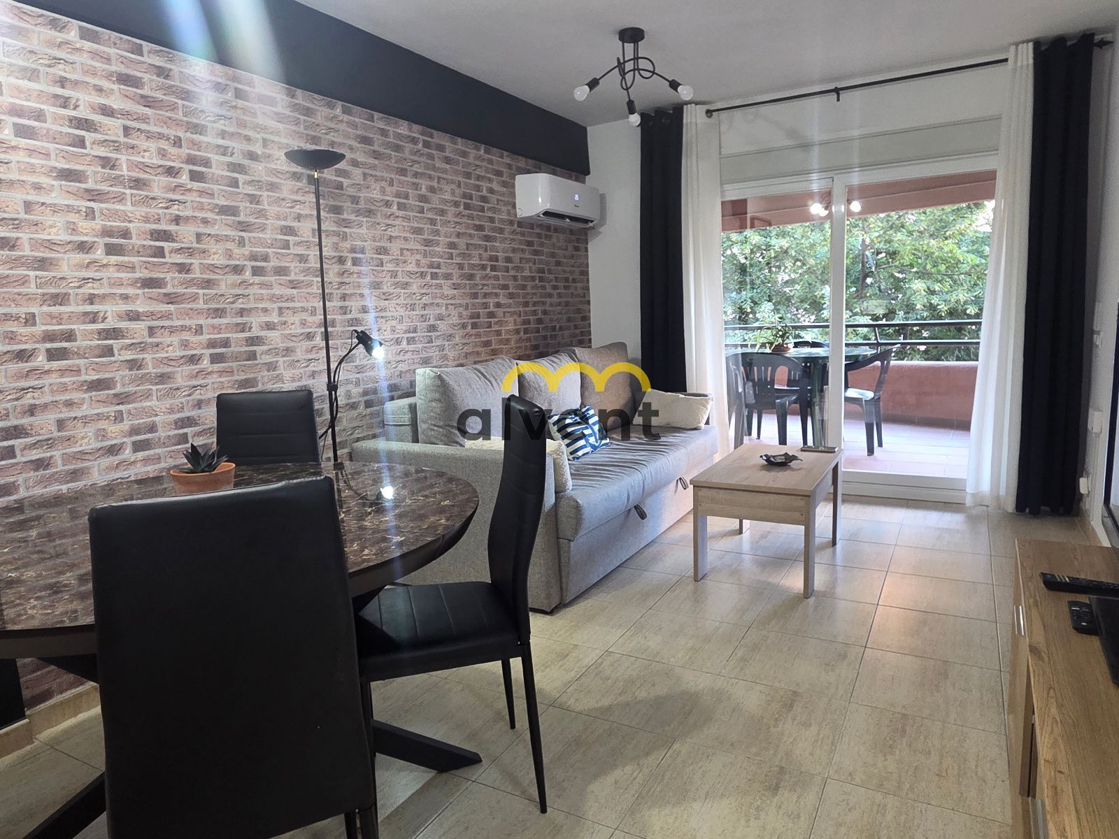 APARTAMENTO REFORMADO CON GRAN TERRAZA A 350 M DE LA PLAYA EN LLORET DE MAR - Foto 1
