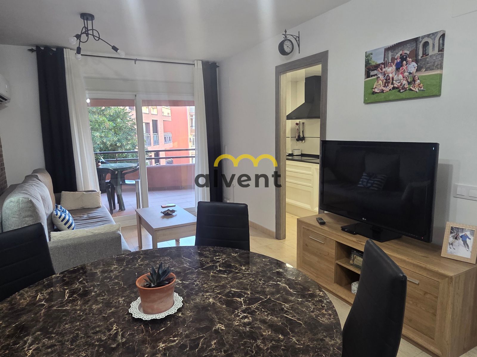 APARTAMENTO REFORMADO CON GRAN TERRAZA A 350 M DE LA PLAYA EN LLORET DE MAR - Foto 2