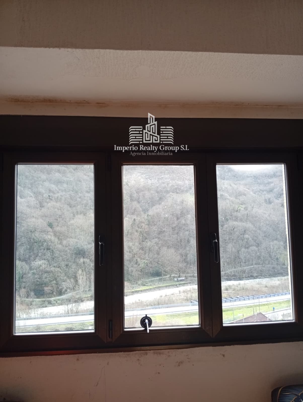 🏡 Piso exterior de 3 dormitorios con terrazas y vistas a la montaña en Oyanco – 48.000 €