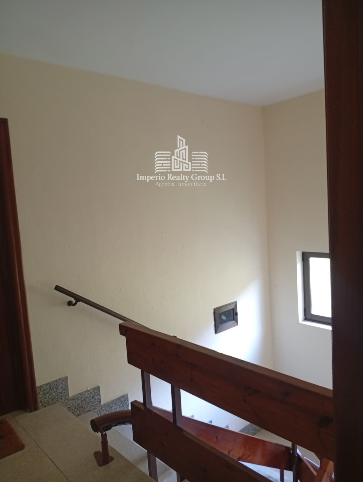 🏡 Piso exterior de 3 dormitorios con terrazas y vistas a la montaña en Oyanco – 48.000 €