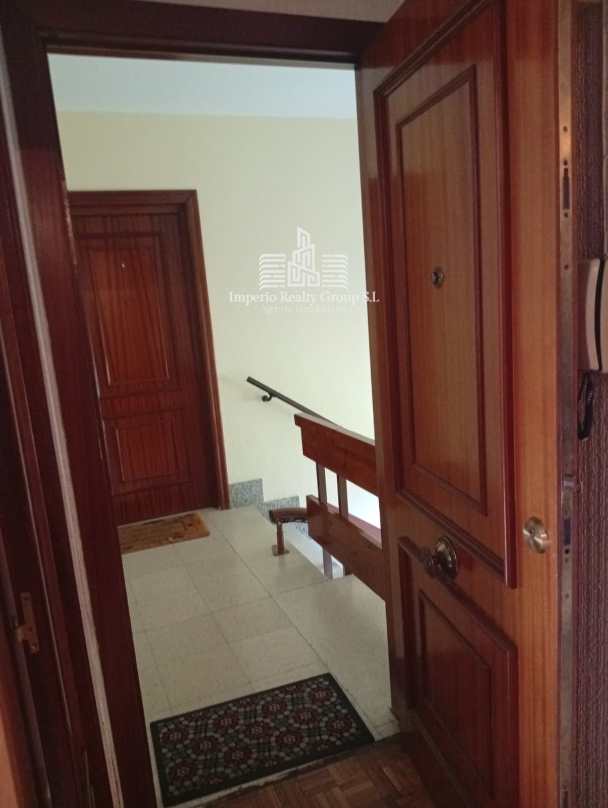 🏡 Piso exterior de 3 dormitorios con terrazas y vistas a la montaña en Oyanco – 48.000 €