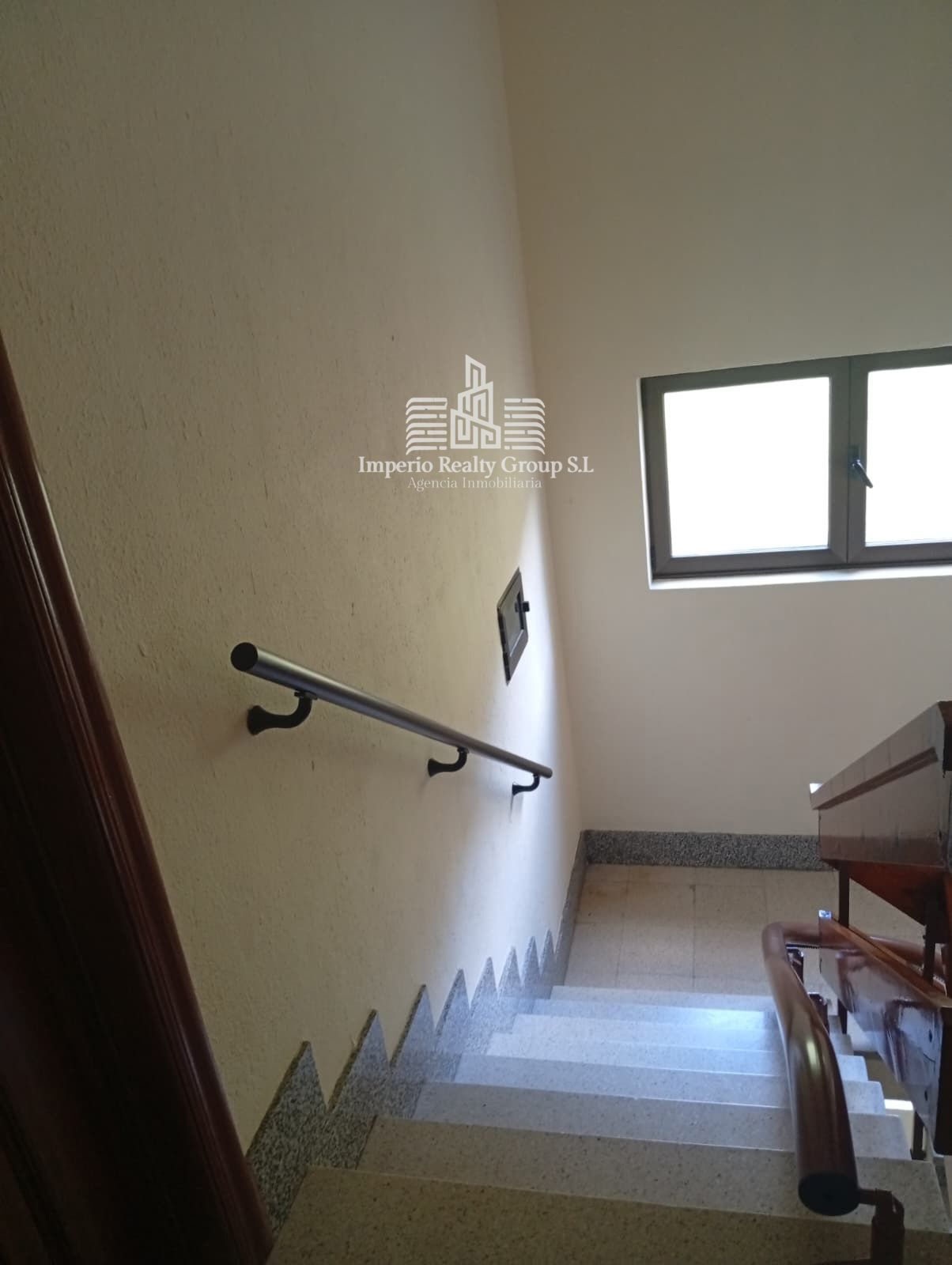 🏡 Piso exterior de 3 dormitorios con terrazas y vistas a la montaña en Oyanco – 48.000 €