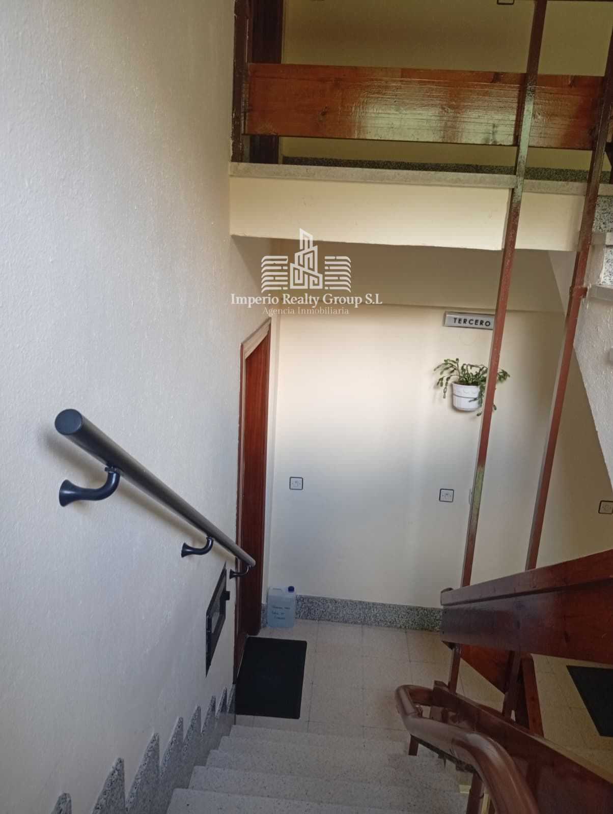🏡 Piso exterior de 3 dormitorios con terrazas y vistas a la montaña en Oyanco – 48.000 €