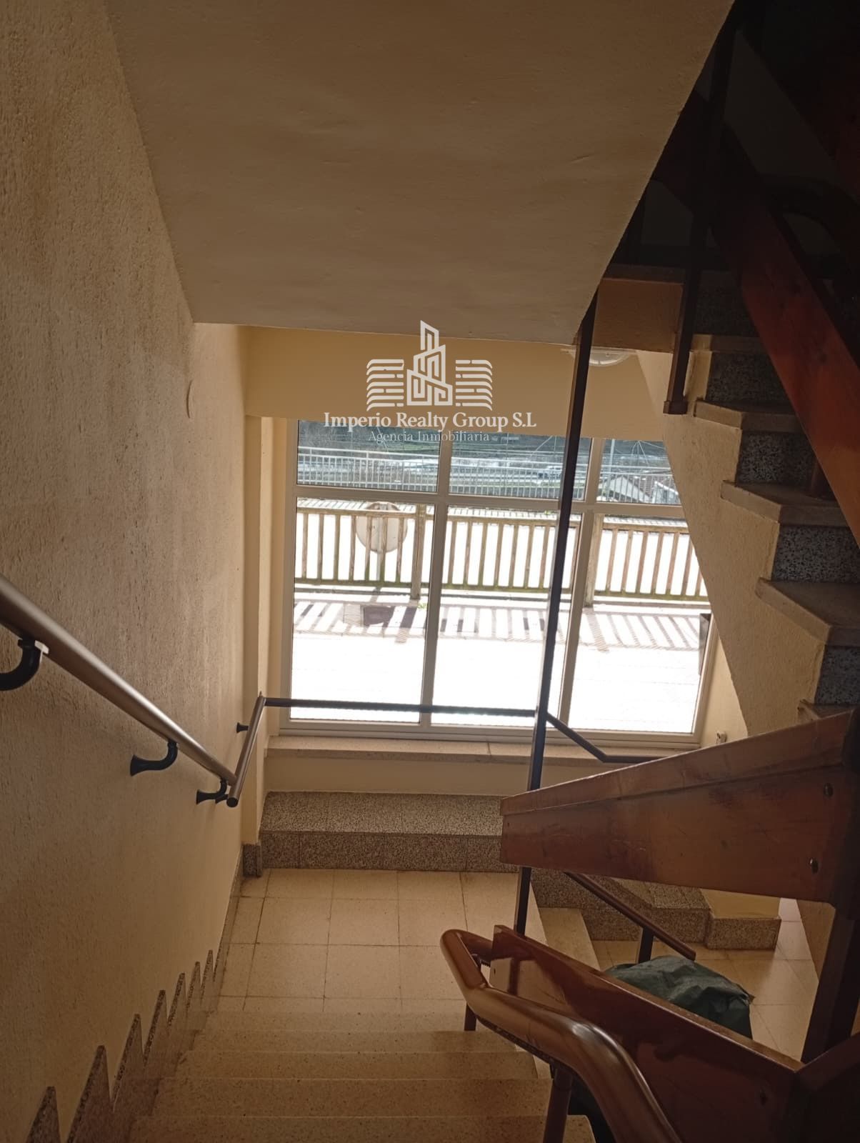 🏡 Piso exterior de 3 dormitorios con terrazas y vistas a la montaña en Oyanco – 48.000 €