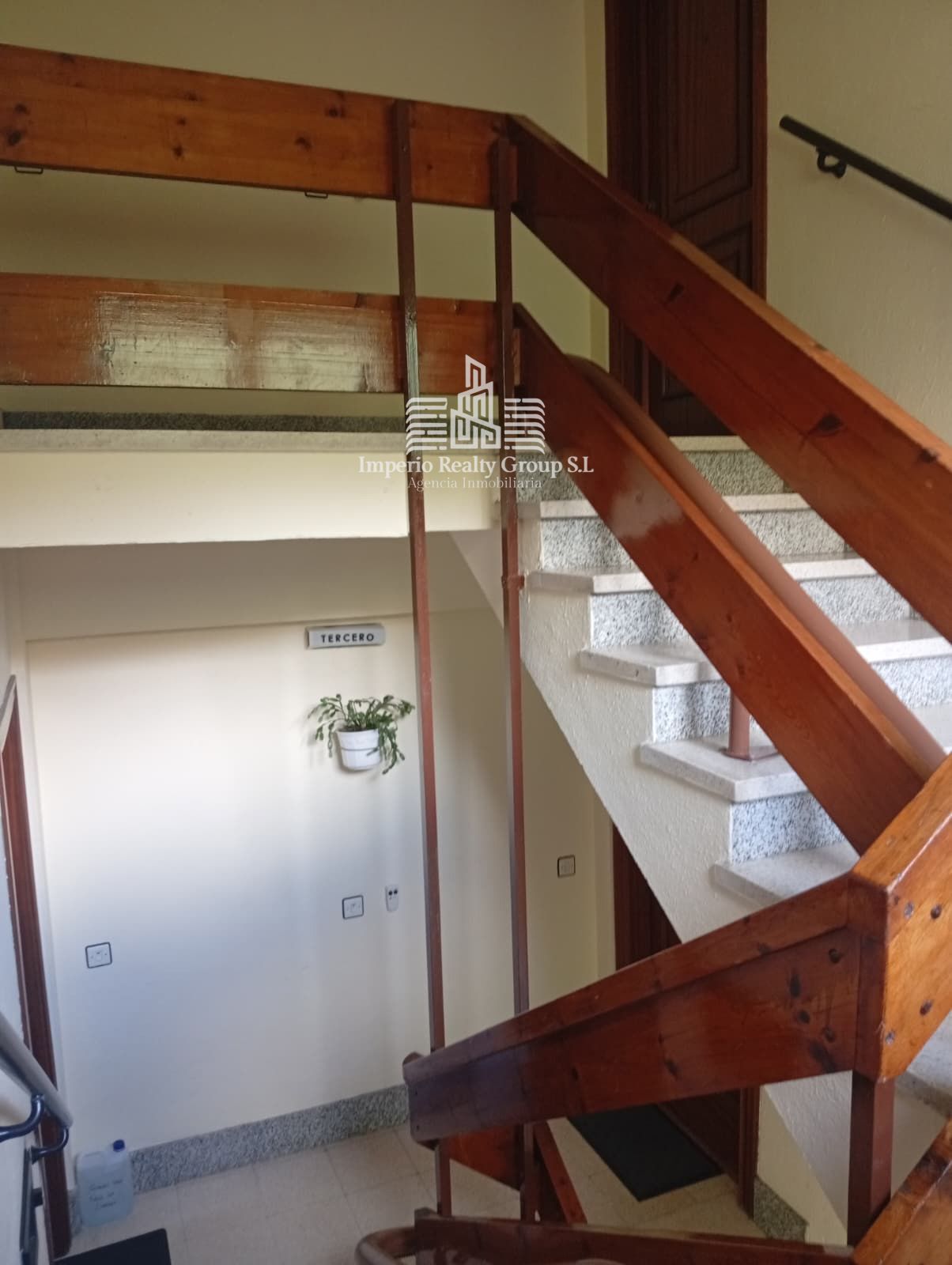 🏡 Piso exterior de 3 dormitorios con terrazas y vistas a la montaña en Oyanco – 48.000 €