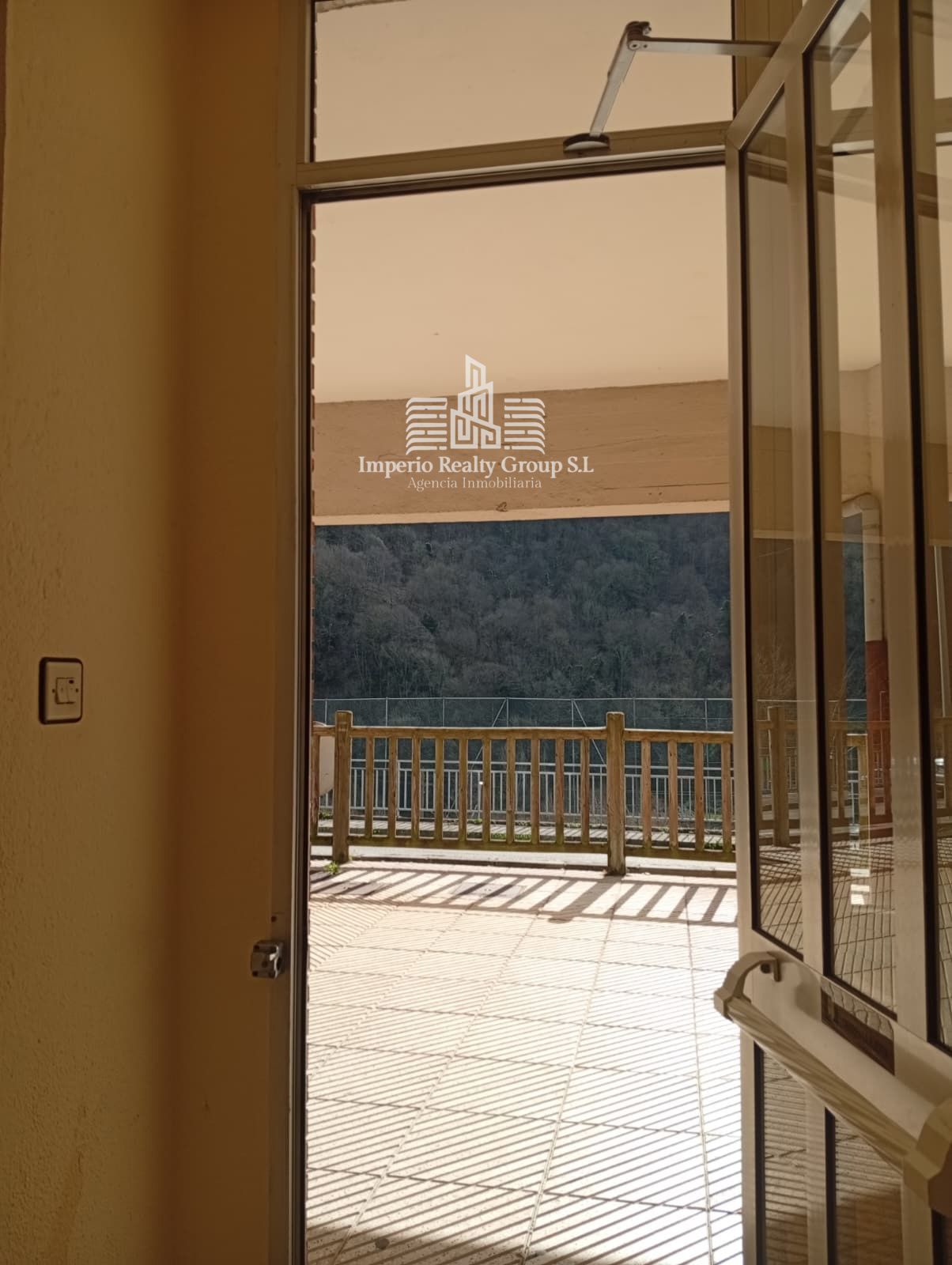 🏡 Piso exterior de 3 dormitorios con terrazas y vistas a la montaña en Oyanco – 48.000 €