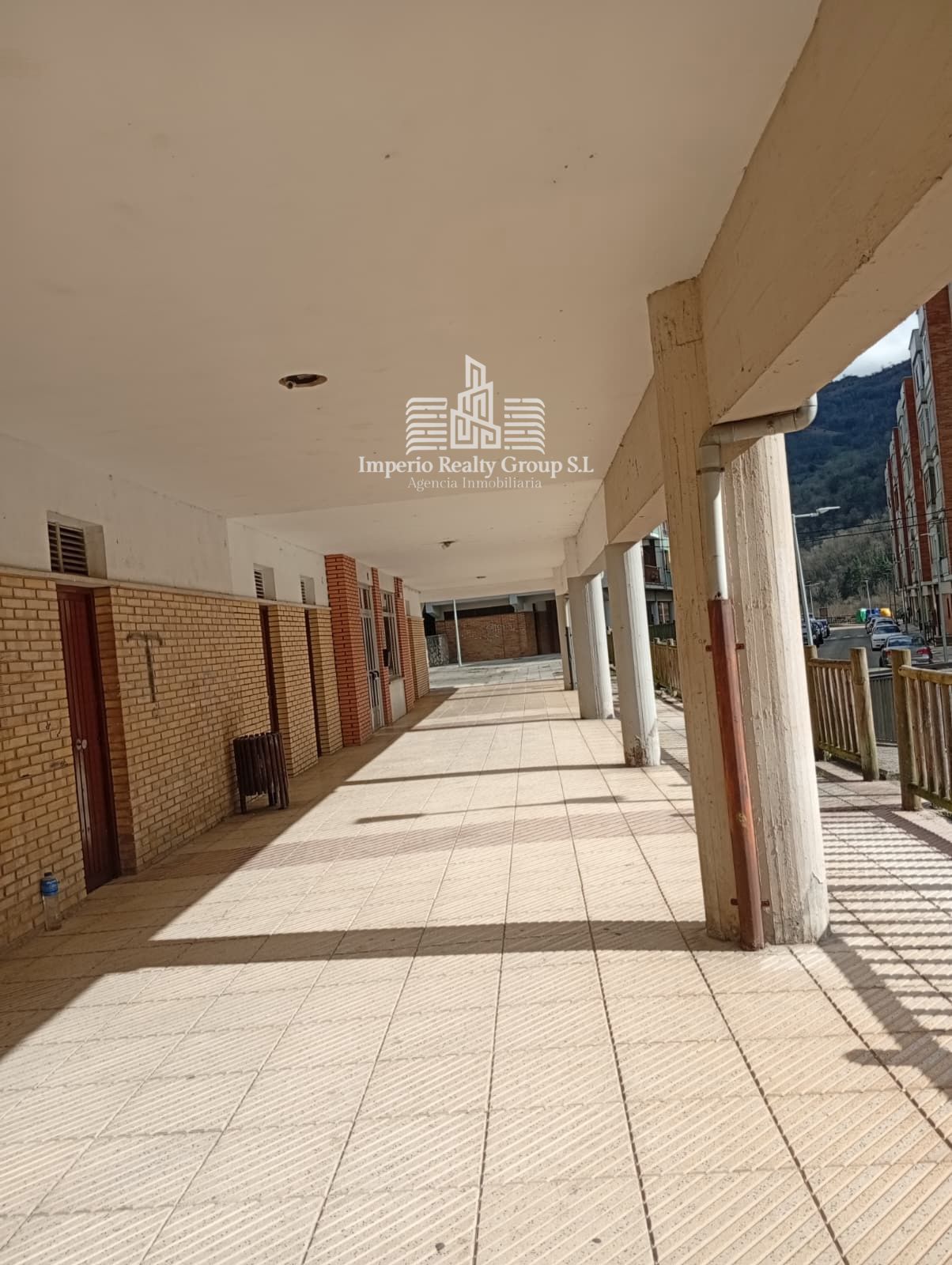 🏡 Piso exterior de 3 dormitorios con terrazas y vistas a la montaña en Oyanco – 48.000 €
