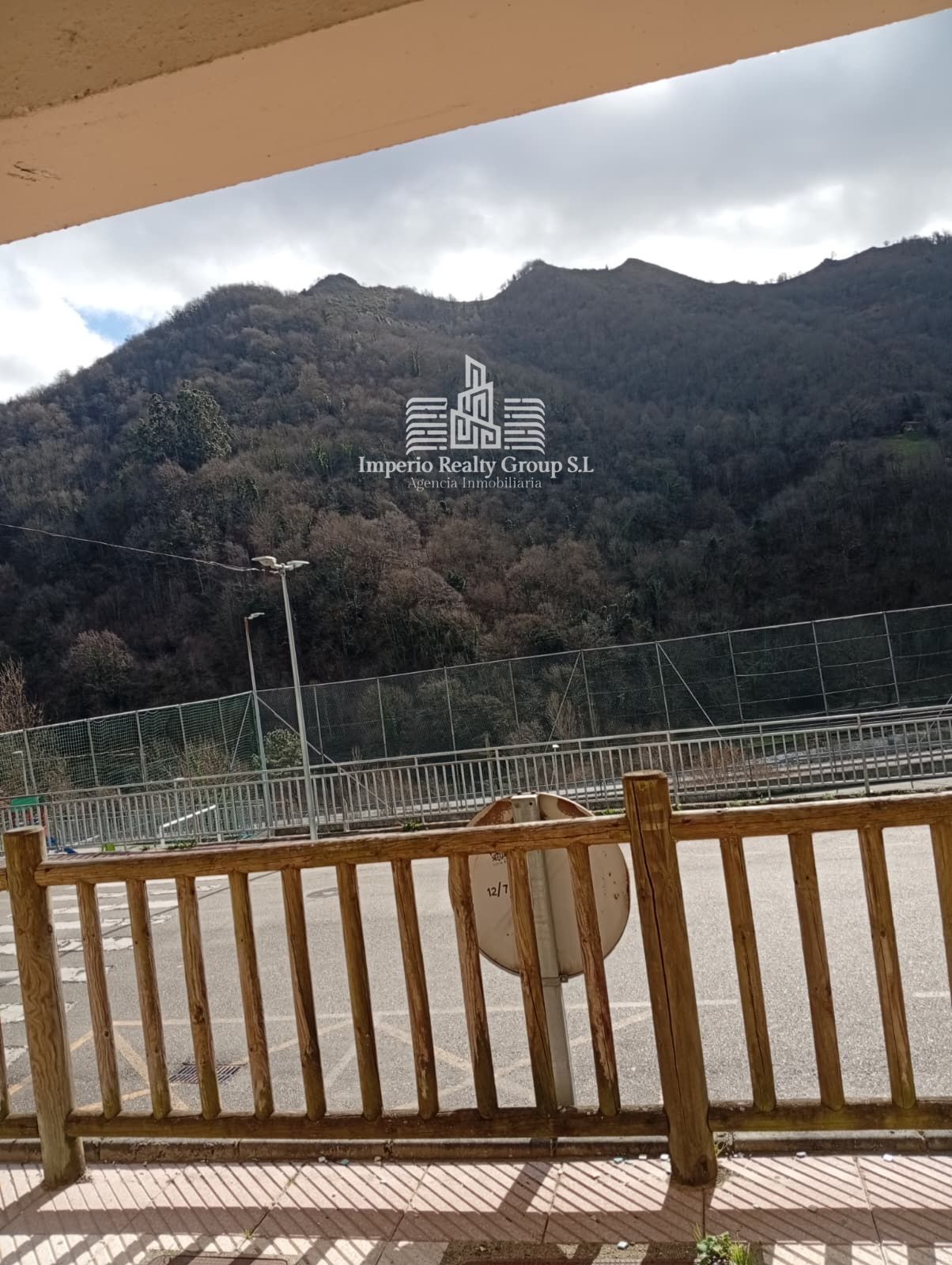 🏡 Piso exterior de 3 dormitorios con terrazas y vistas a la montaña en Oyanco – 48.000 €