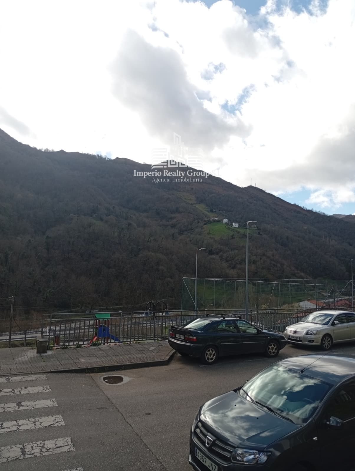 🏡 Piso exterior de 3 dormitorios con terrazas y vistas a la montaña en Oyanco – 48.000 €