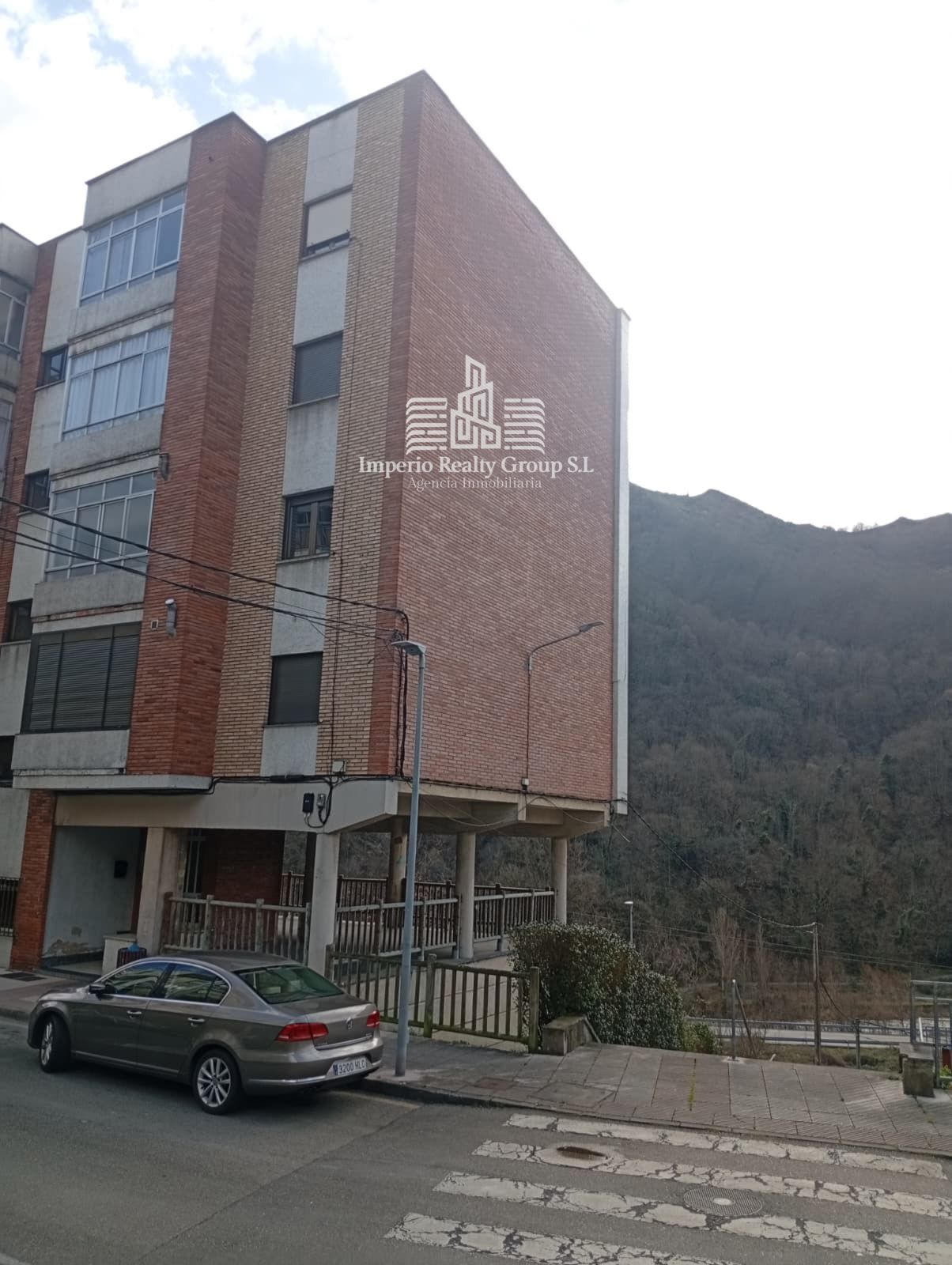 🏡 Piso exterior de 3 dormitorios con terrazas y vistas a la montaña en Oyanco – 48.000 €