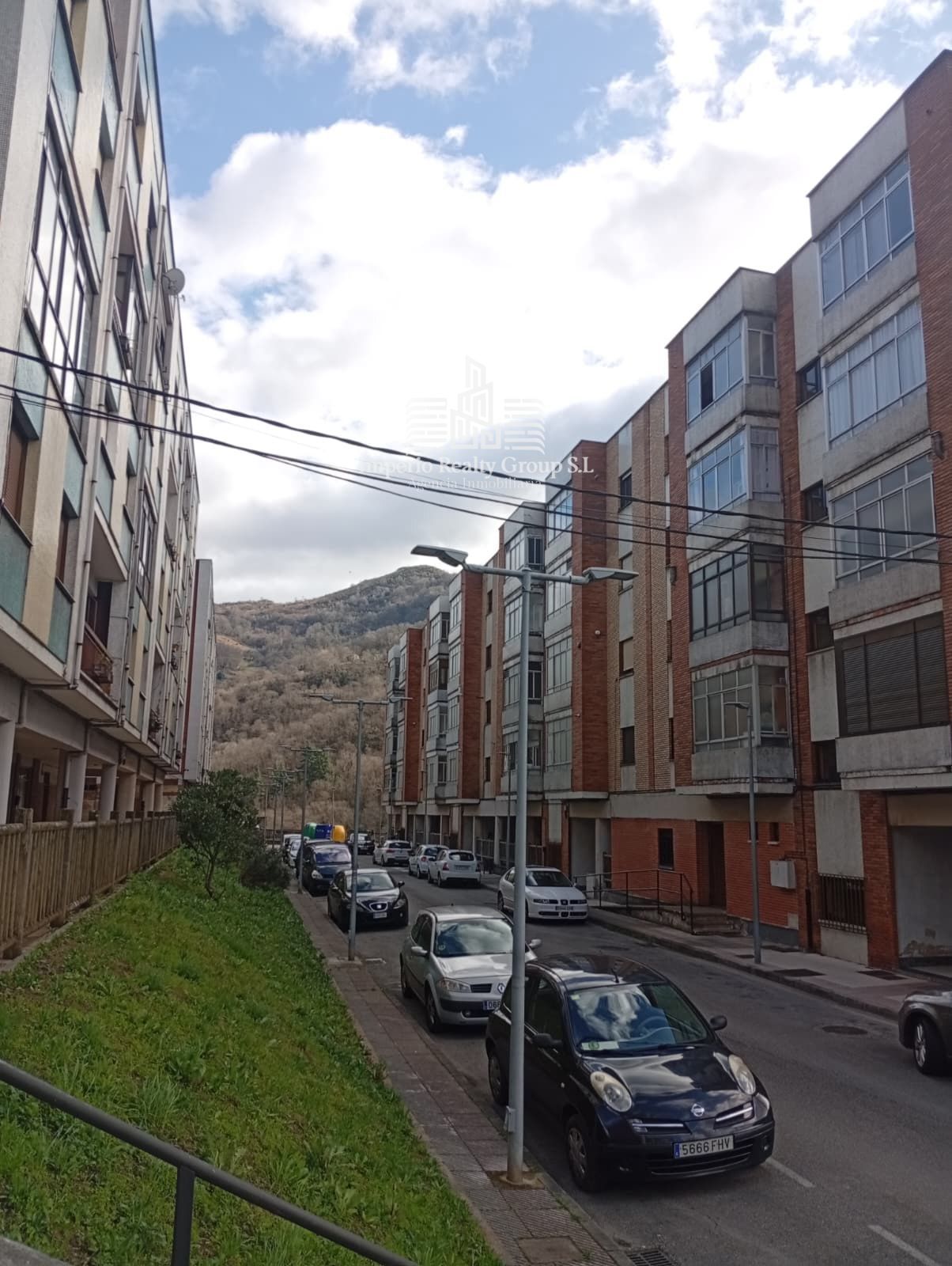 🏡 Piso exterior de 3 dormitorios con terrazas y vistas a la montaña en Oyanco – 48.000 €
