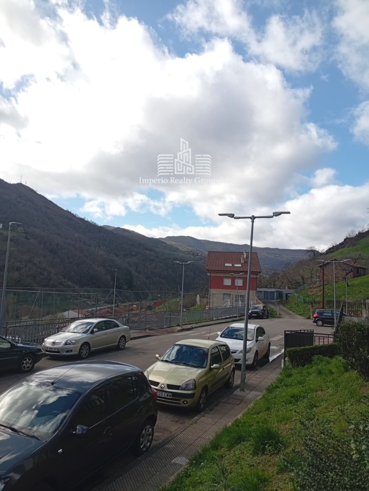 🏡 Piso exterior de 3 dormitorios con terrazas y vistas a la montaña en Oyanco – 48.000 €